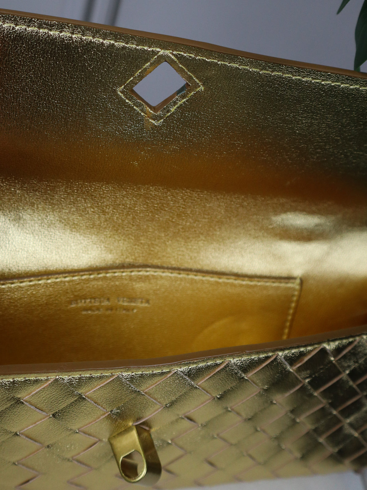 BOTTEGA VENETA Pochette Andiamo Clutch gold