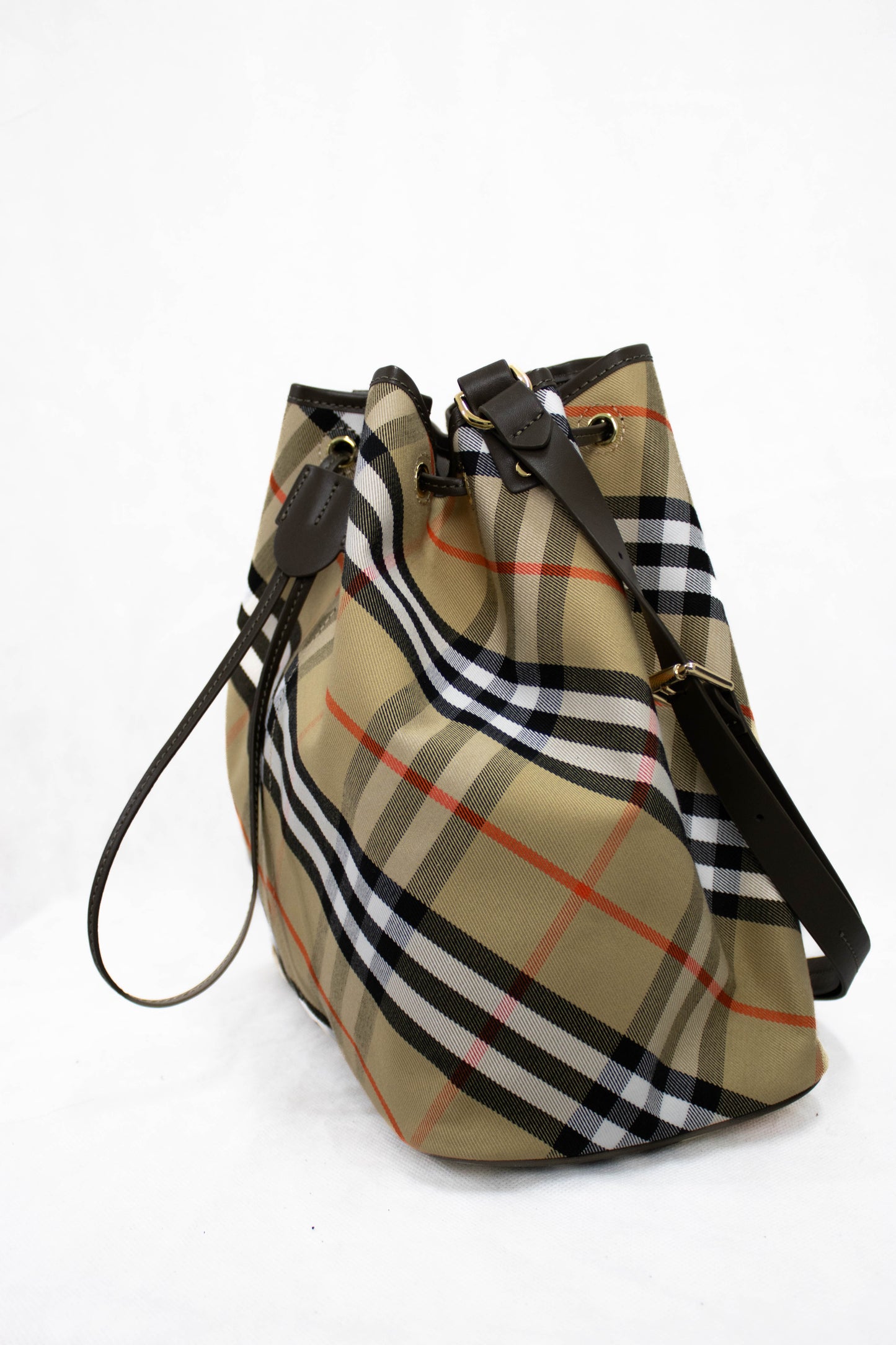 BURBERRY Borsa a secchiello media Check Lichen