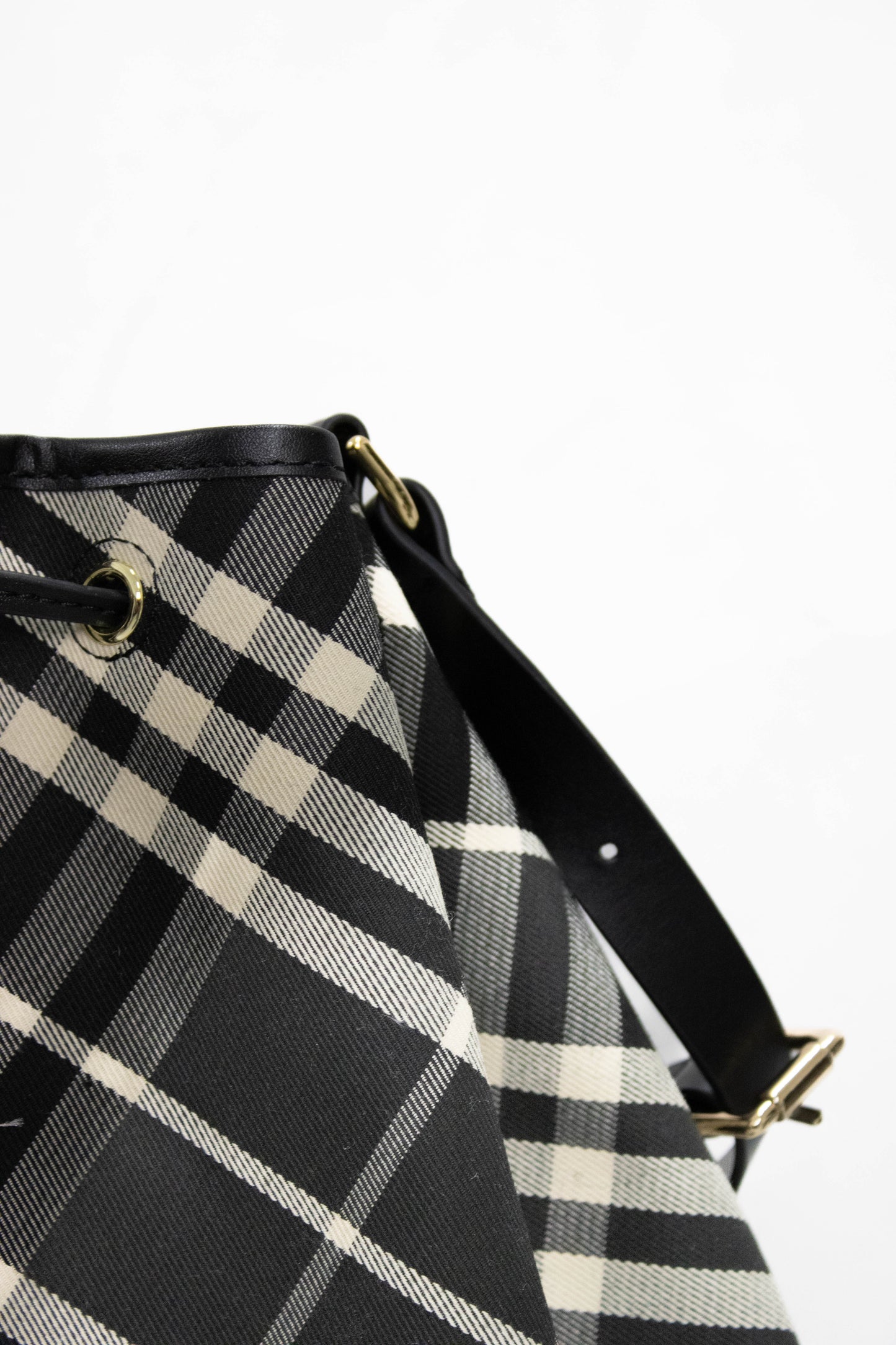 BURBERRY Borsa a secchiello media Check nera