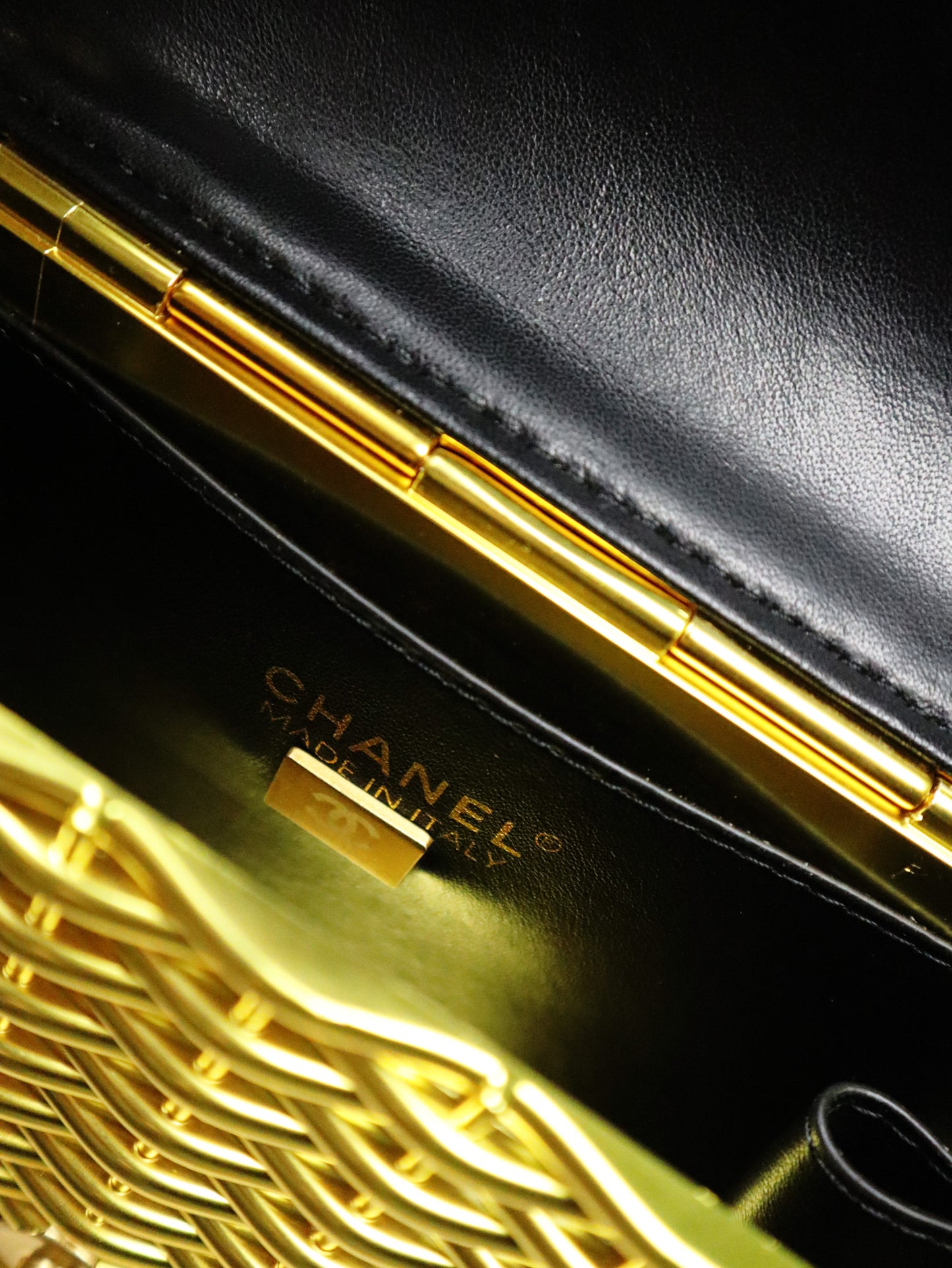 CHANEL Borsa CC Filigree Metal Cage Flap