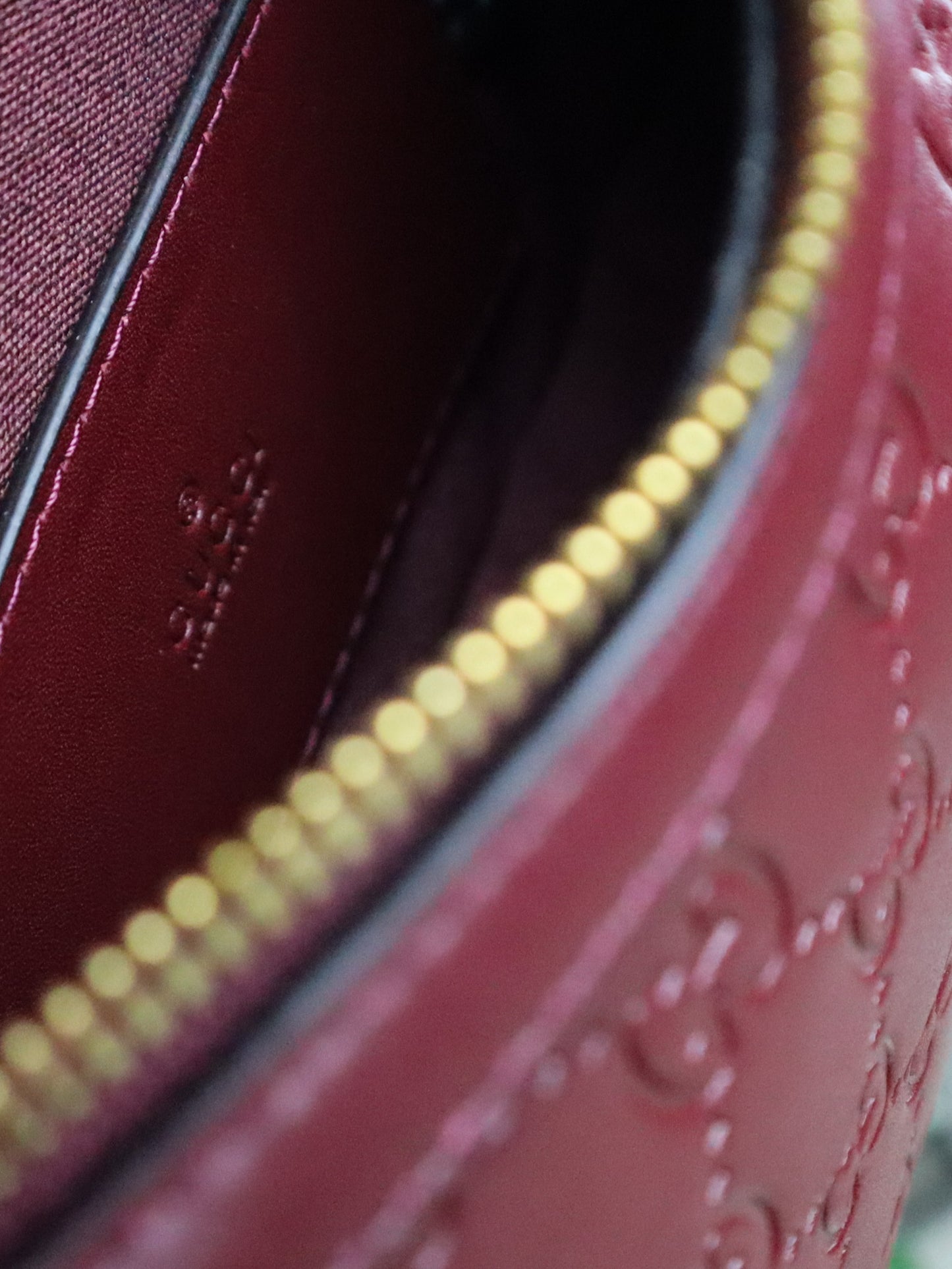 GUCCI Mini borsa a spalla GG Emblem bordeaux