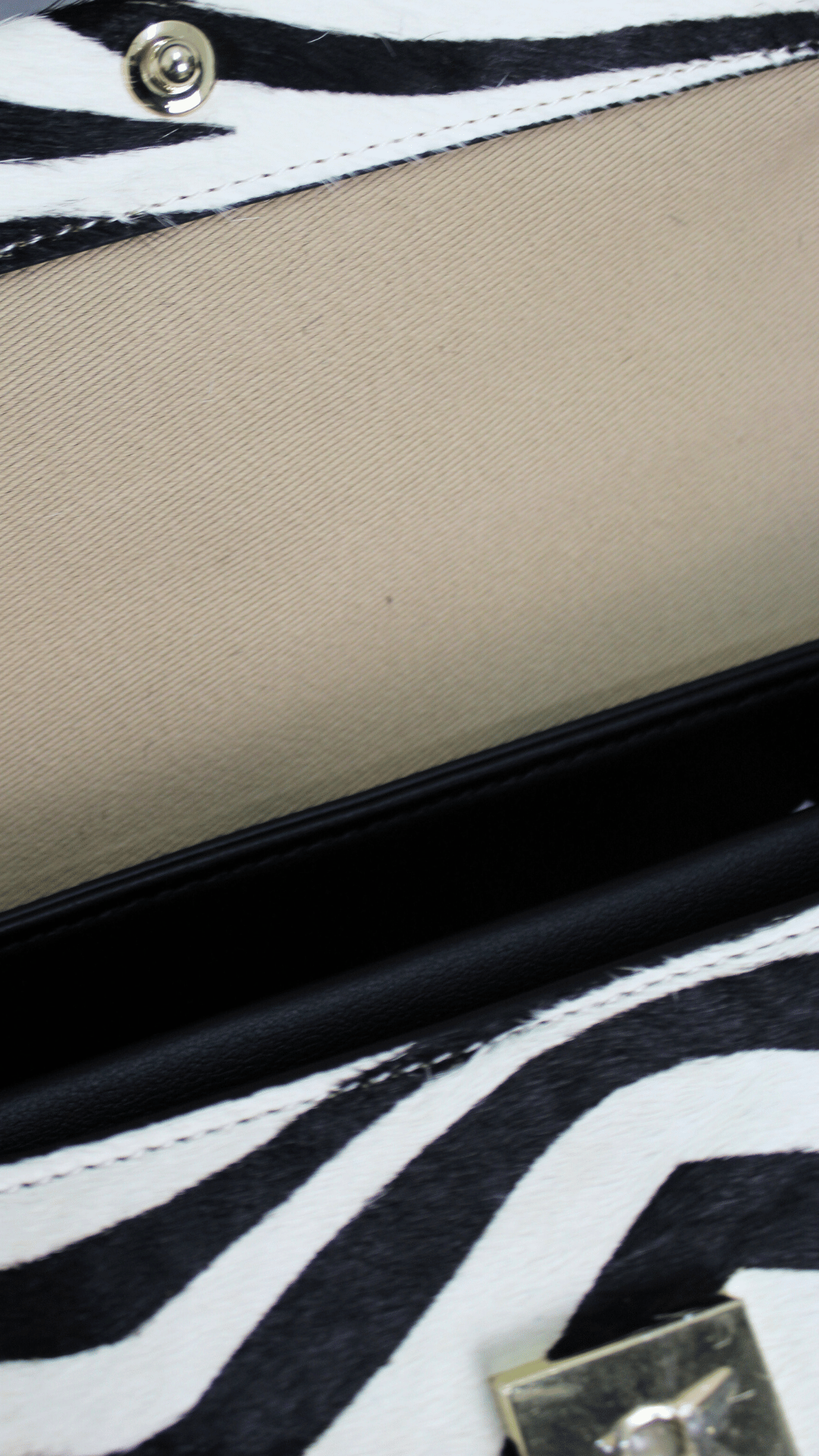 JACQUEMUS Pochette Luz in Camoscio zebrata
