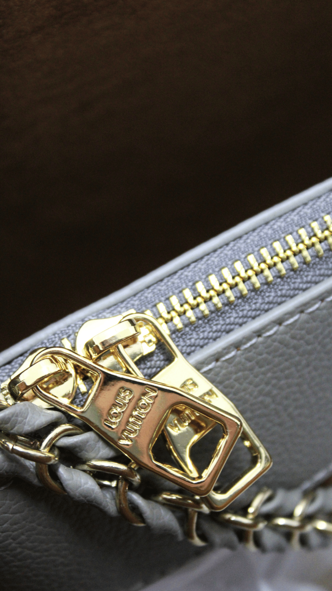 Louis Vuitton Borsa Mahina Flight Mode Bella Tote grigia