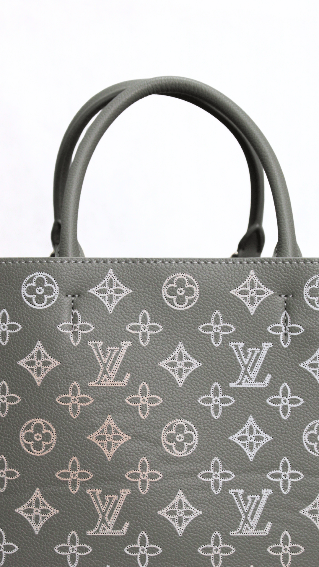 Louis Vuitton Borsa Mahina Flight Mode Bella Tote grigia