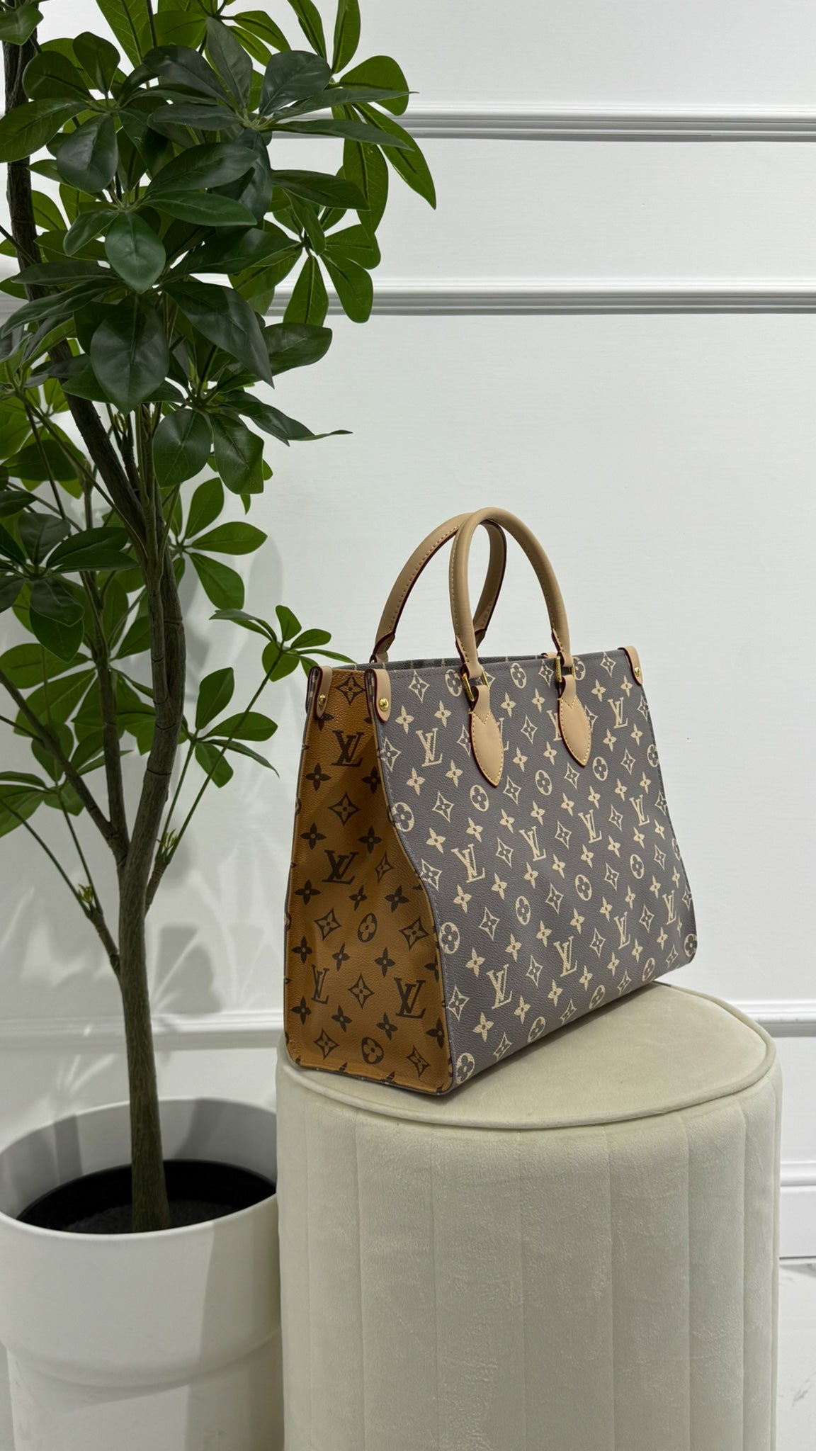 Louis Vuitton OnTheGo MM Trianon grigia