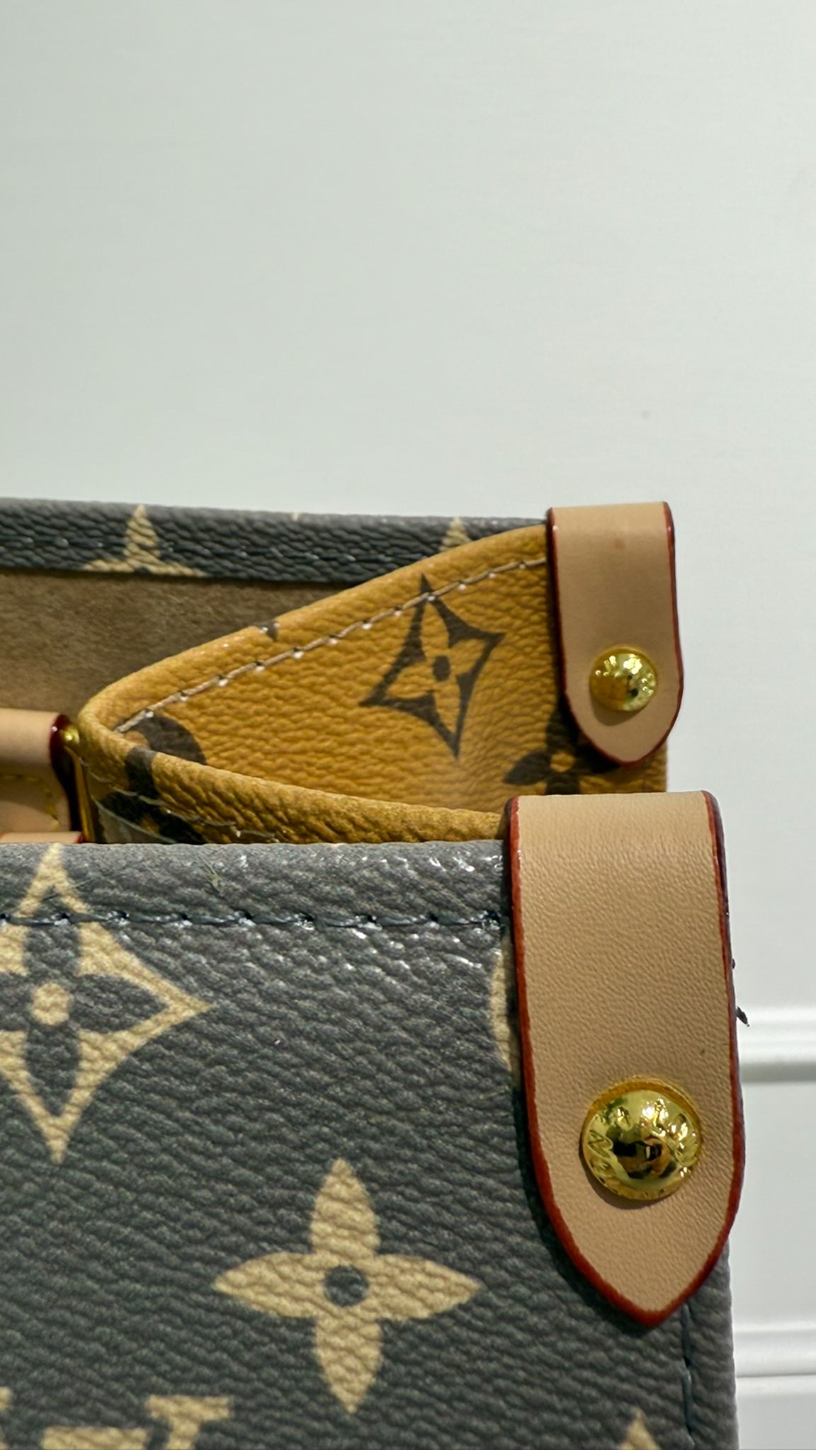 Louis Vuitton OnTheGo MM Trianon grigia