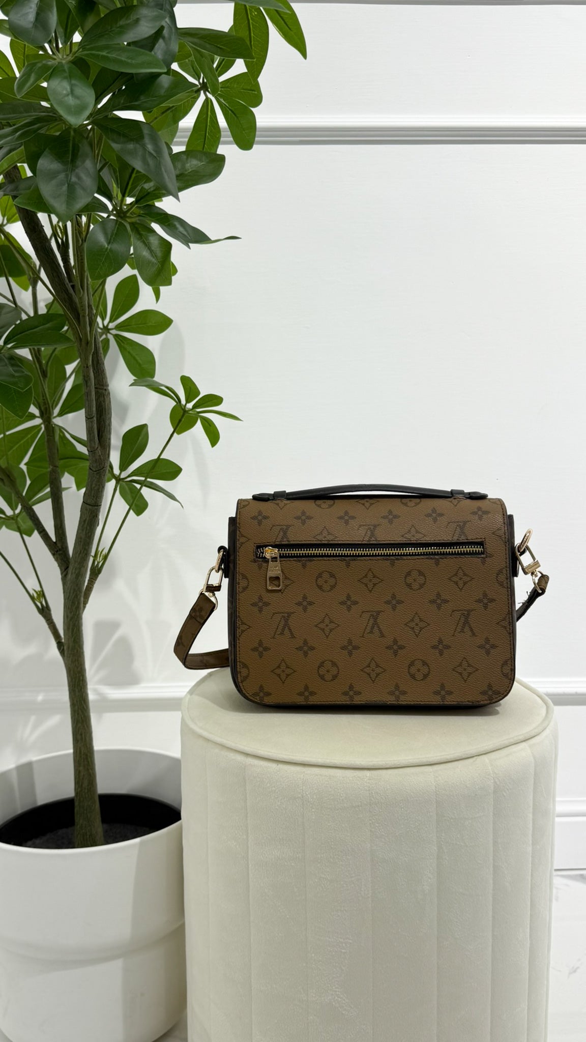 Louis Vuitton Pochette Métis Monogram Reverse Canvas