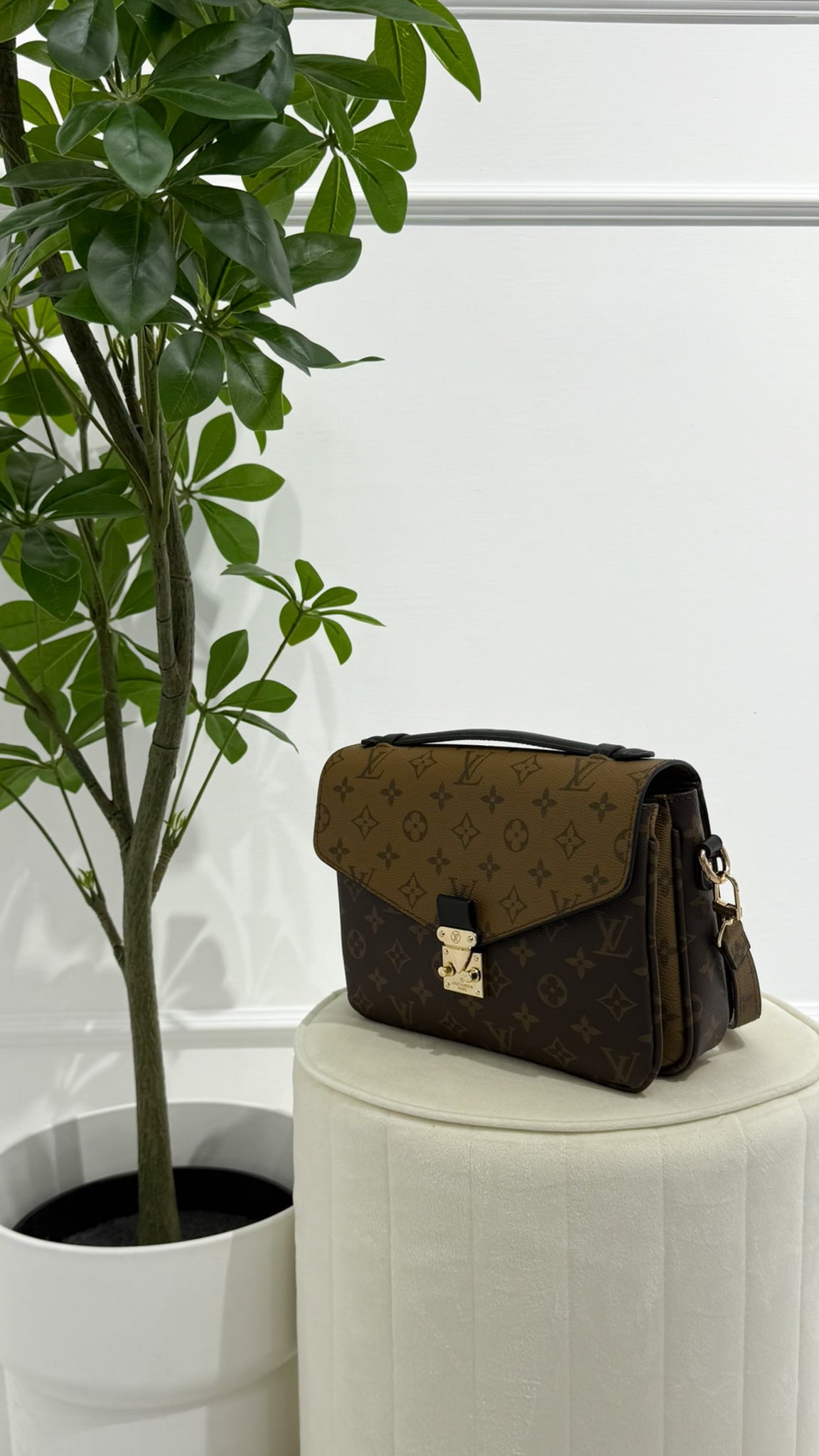 Louis Vuitton Pochette Métis Monogram Reverse Canvas