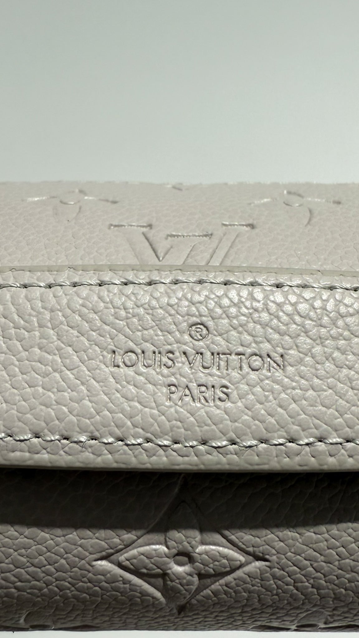 Louis Vuitton Pochette Métis grigia