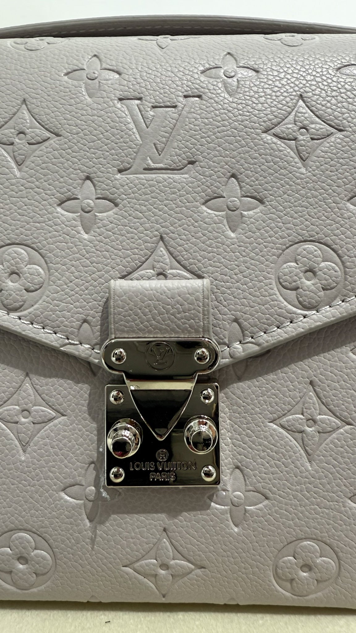 Louis Vuitton Pochette Métis grigia