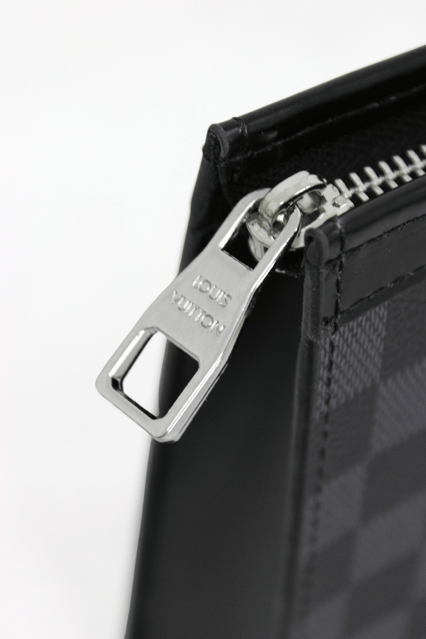 Louis Vuitton Pochette Voyage MM