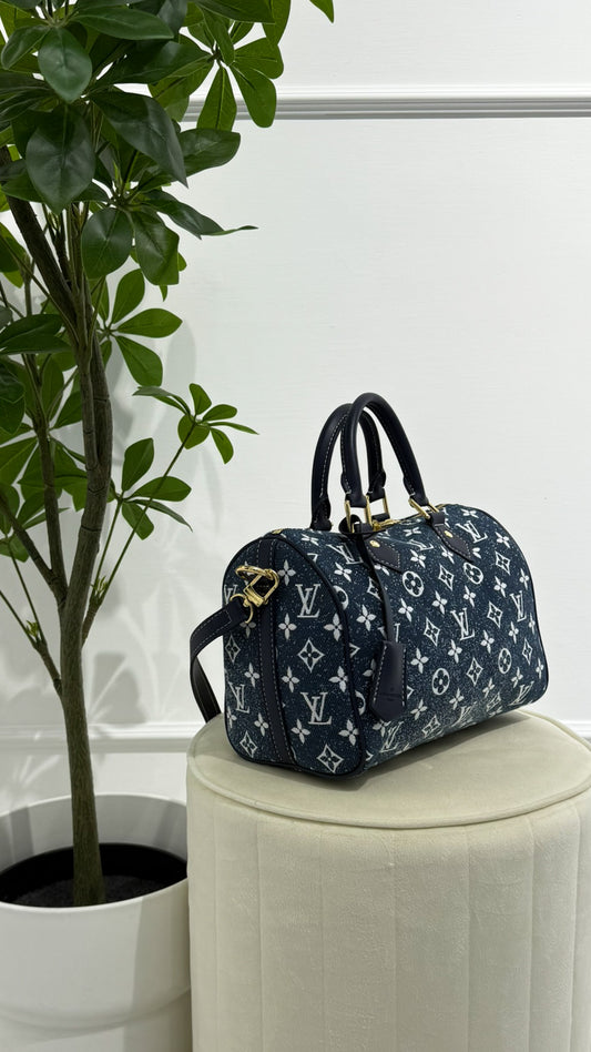 Louis Vuitton Speedy Bandouliere in denim