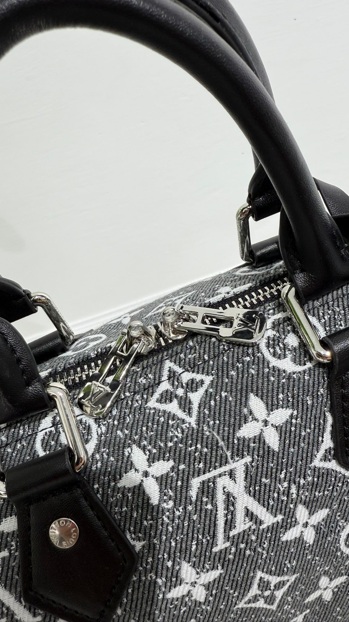 Louis Vuitton Speedy Bandouliere in denim grigio