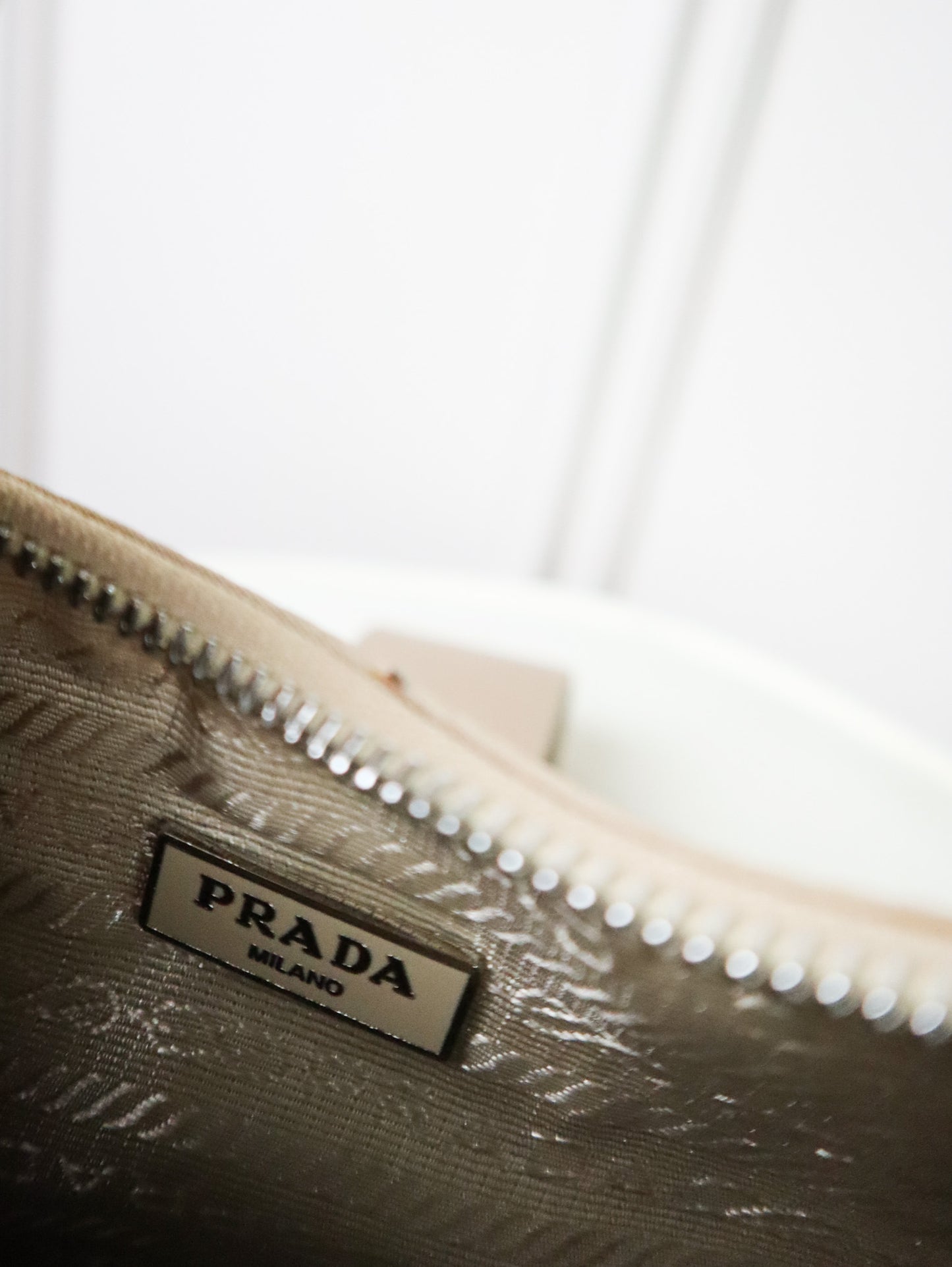 PRADA Borsa Re-Edition 2005 beige