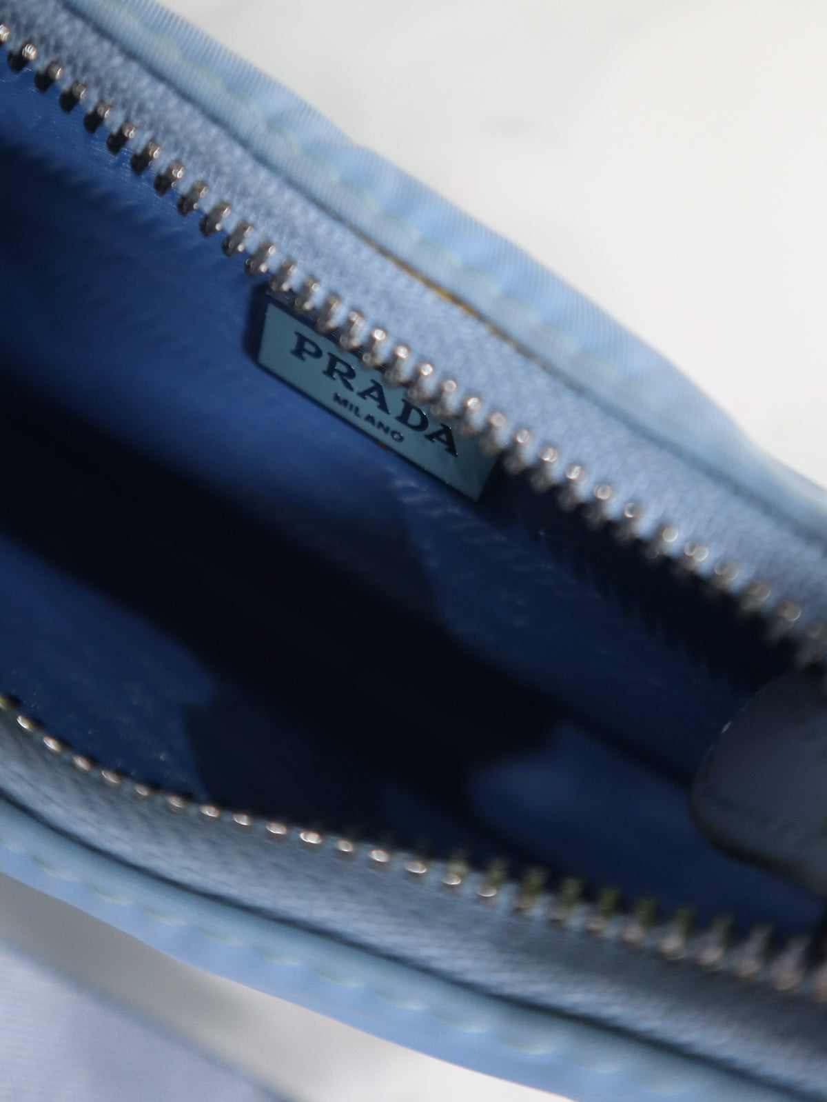PRADA Borsa Re-Edition 2005 celeste