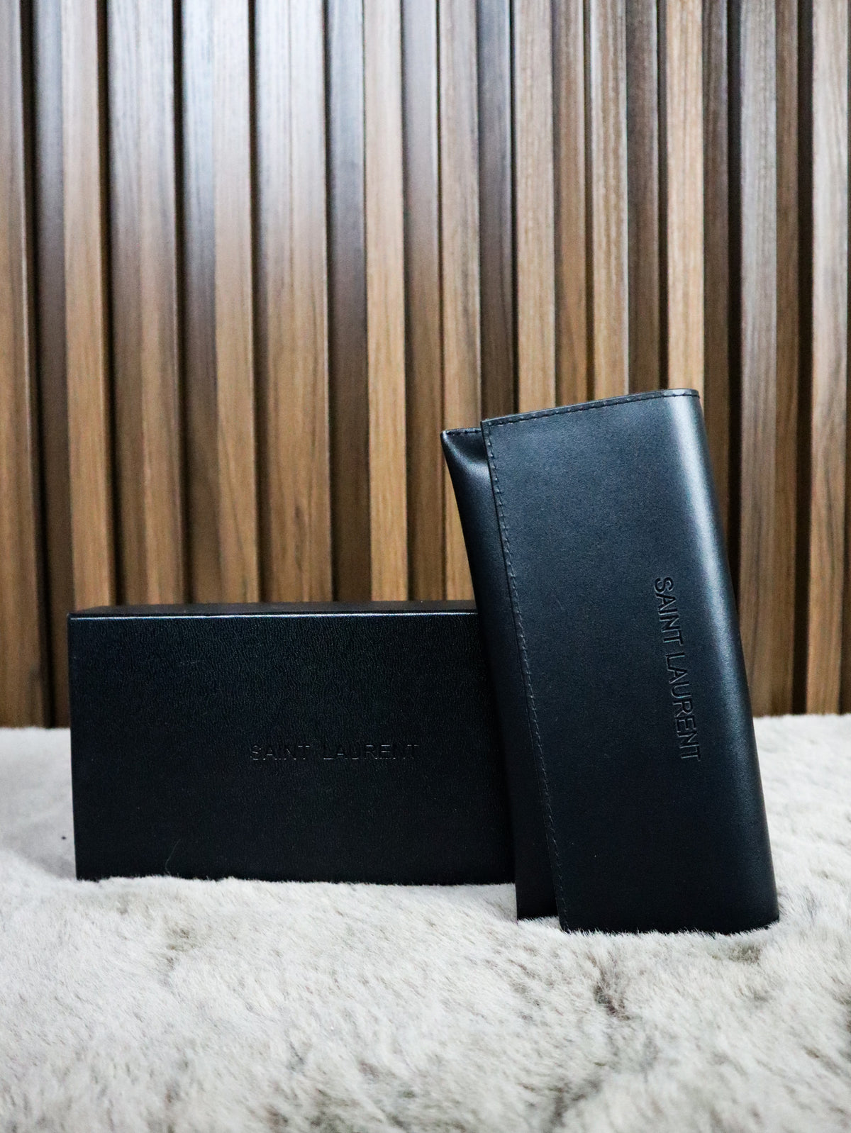 SAINT LAURENT Occhiali sole cat-eye ovali neri