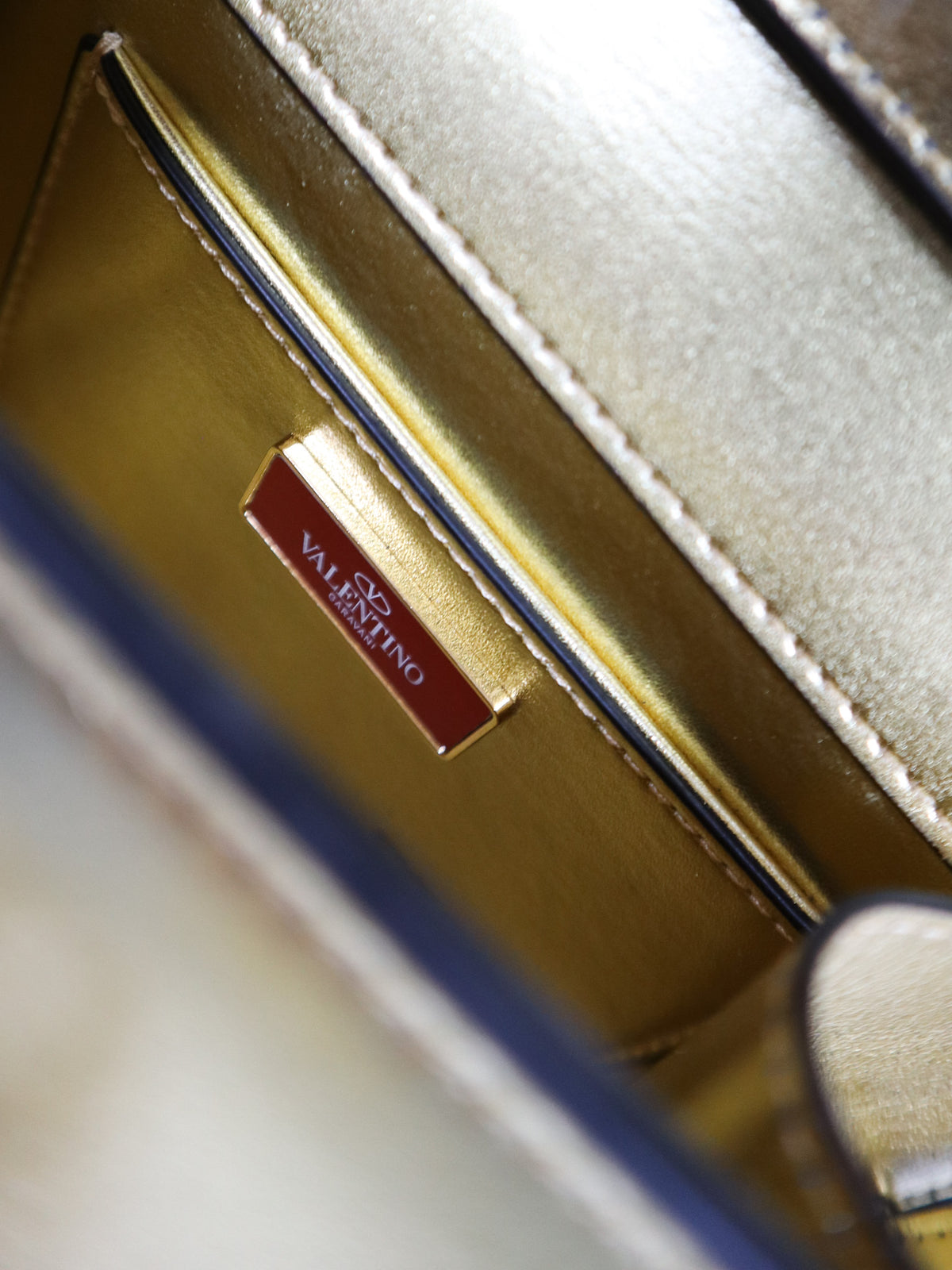 VALENTINO Borsa a mano mini Vsling con strass gold