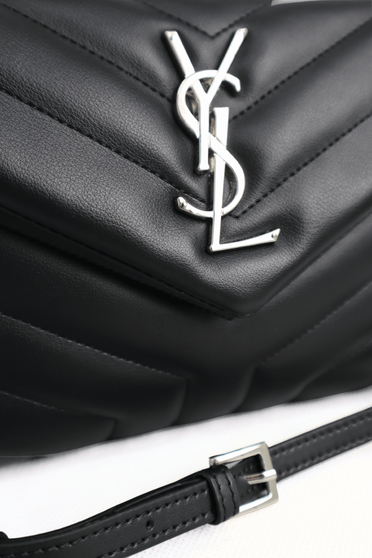YSL Loulou toy argentata