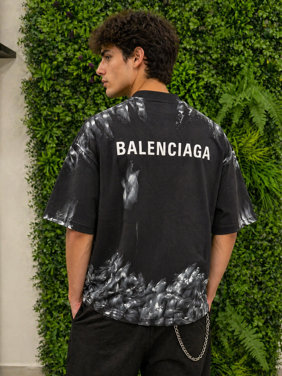 BALENCIAGA T-Shirt Distressed Logo nera