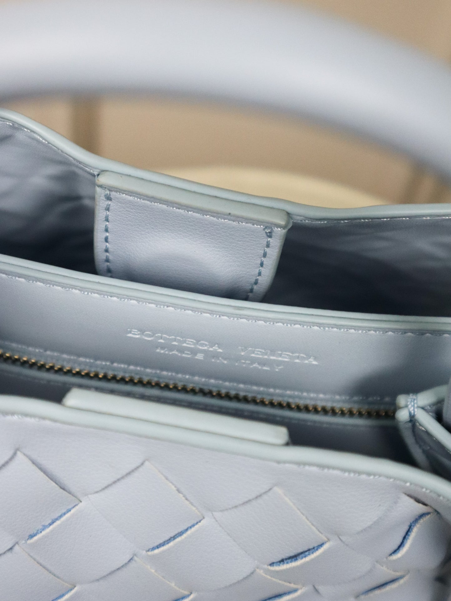 BOTTEGA VENETA Borsa messenger Andiamo media celeste