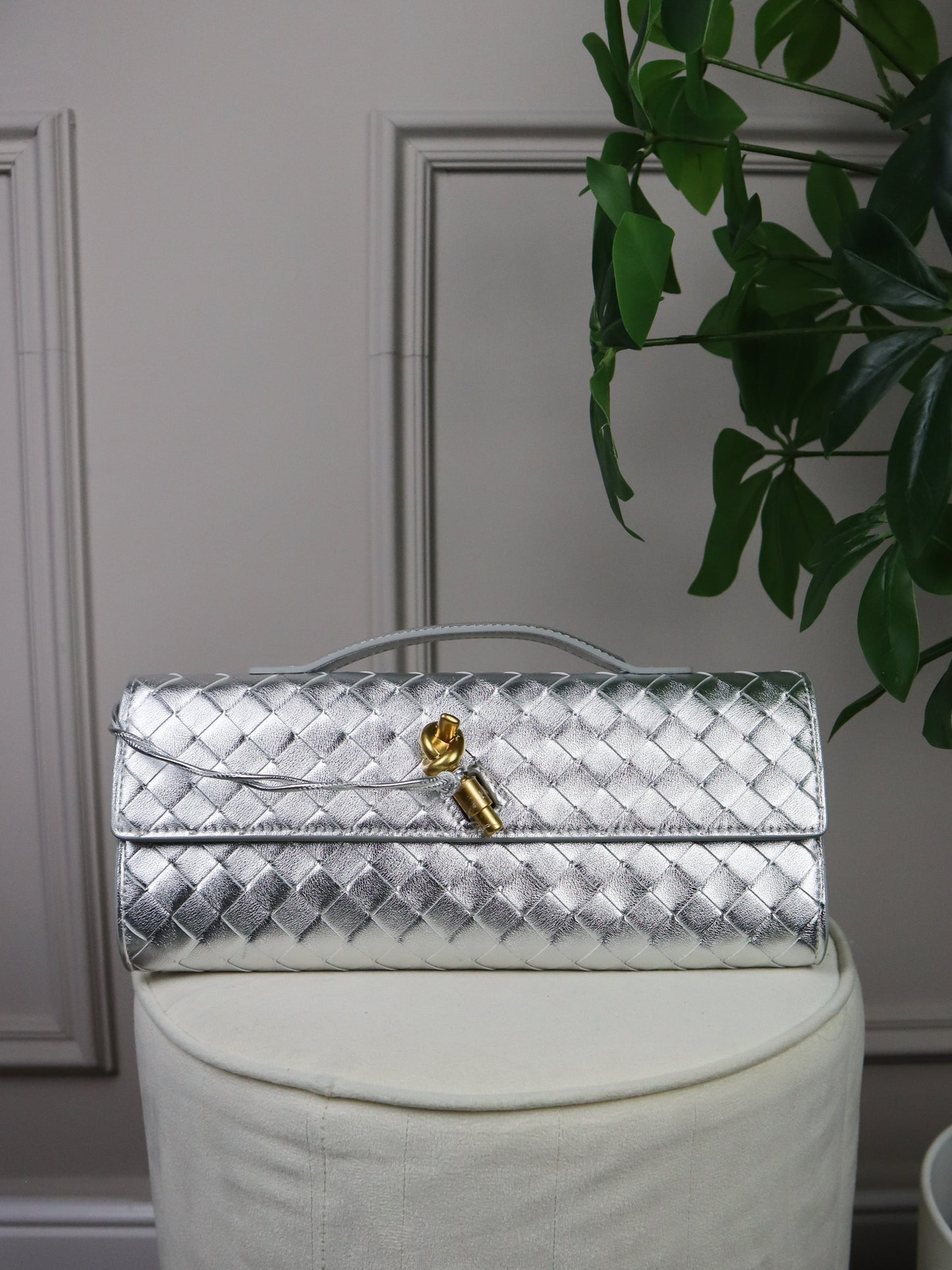 BOTTEGA VENETA Pochette Andiamo Clutch silver