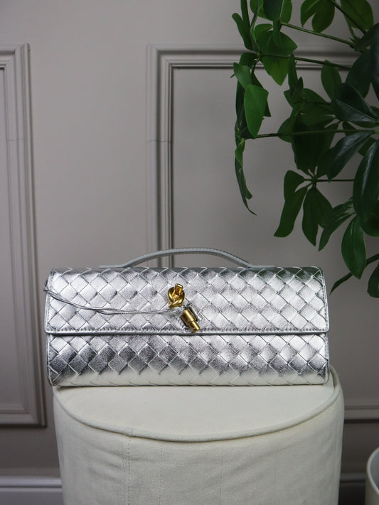 BOTTEGA VENETA Pochette Andiamo Clutch silver