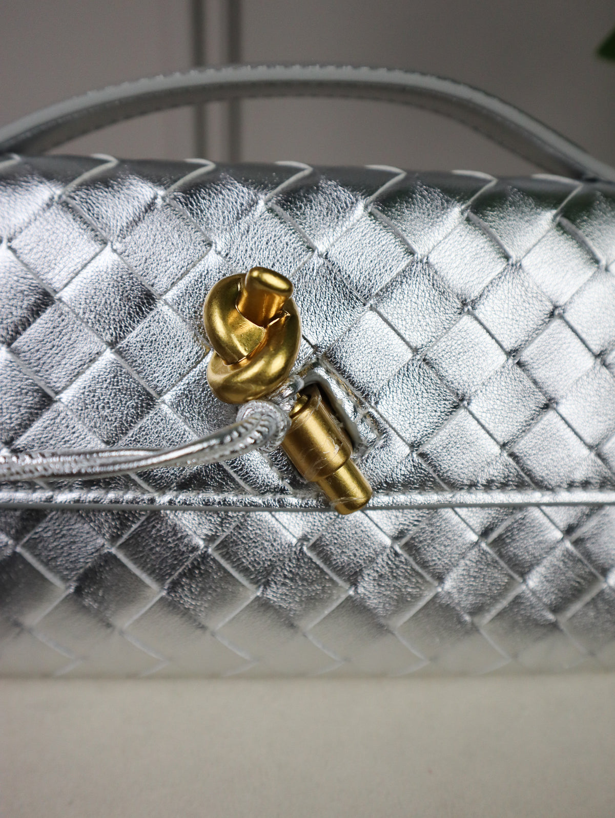 BOTTEGA VENETA Pochette Andiamo Clutch silver