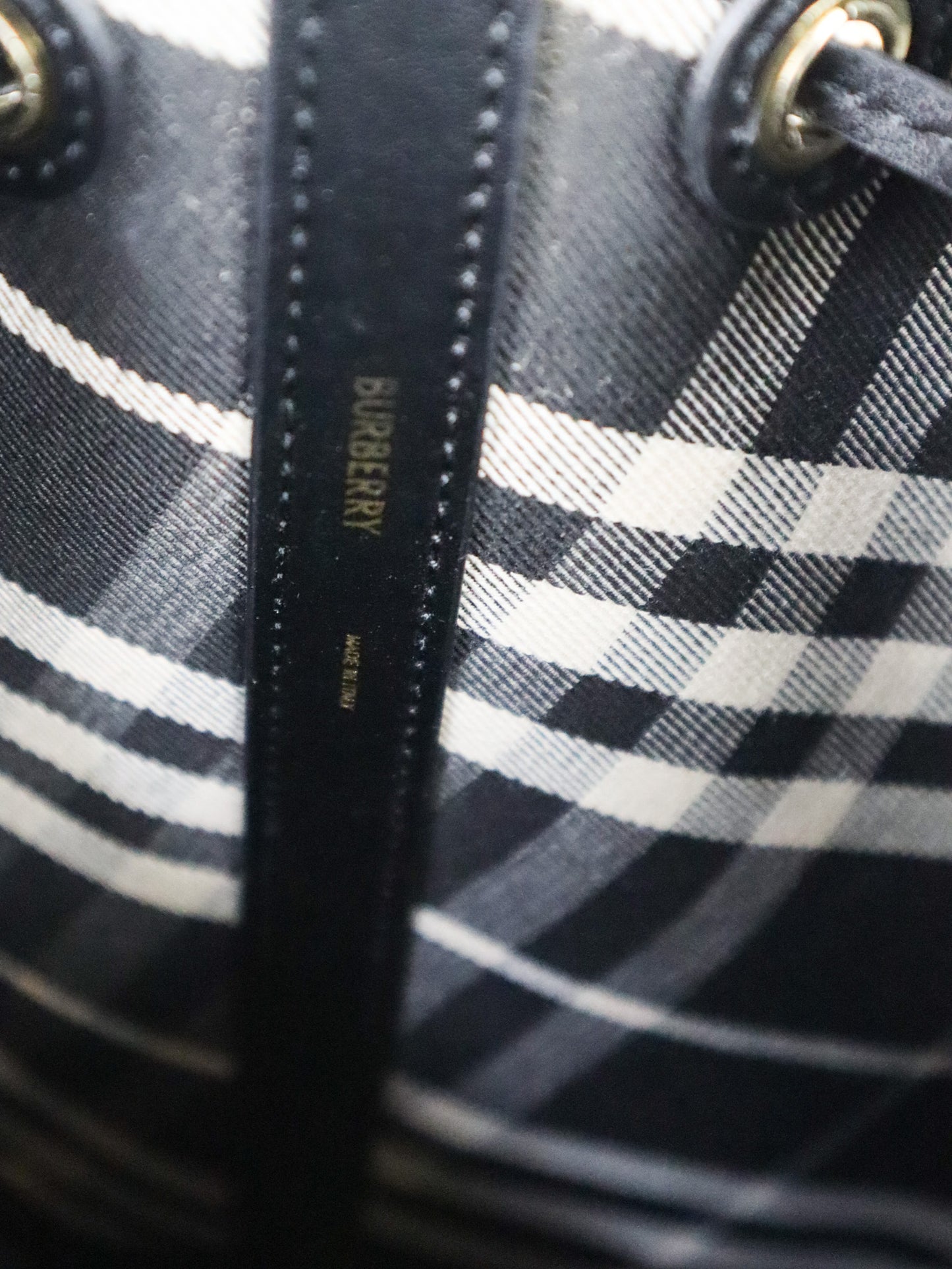 BURBERRY Borsa a secchiello media Check nera