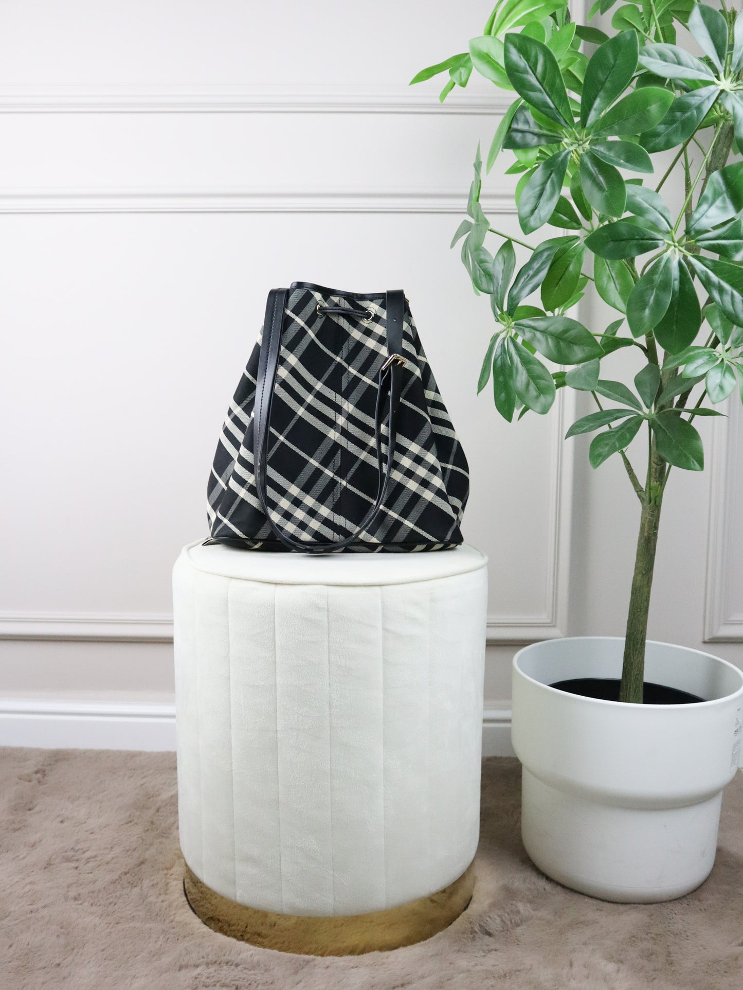 BURBERRY Borsa a secchiello media Check nera