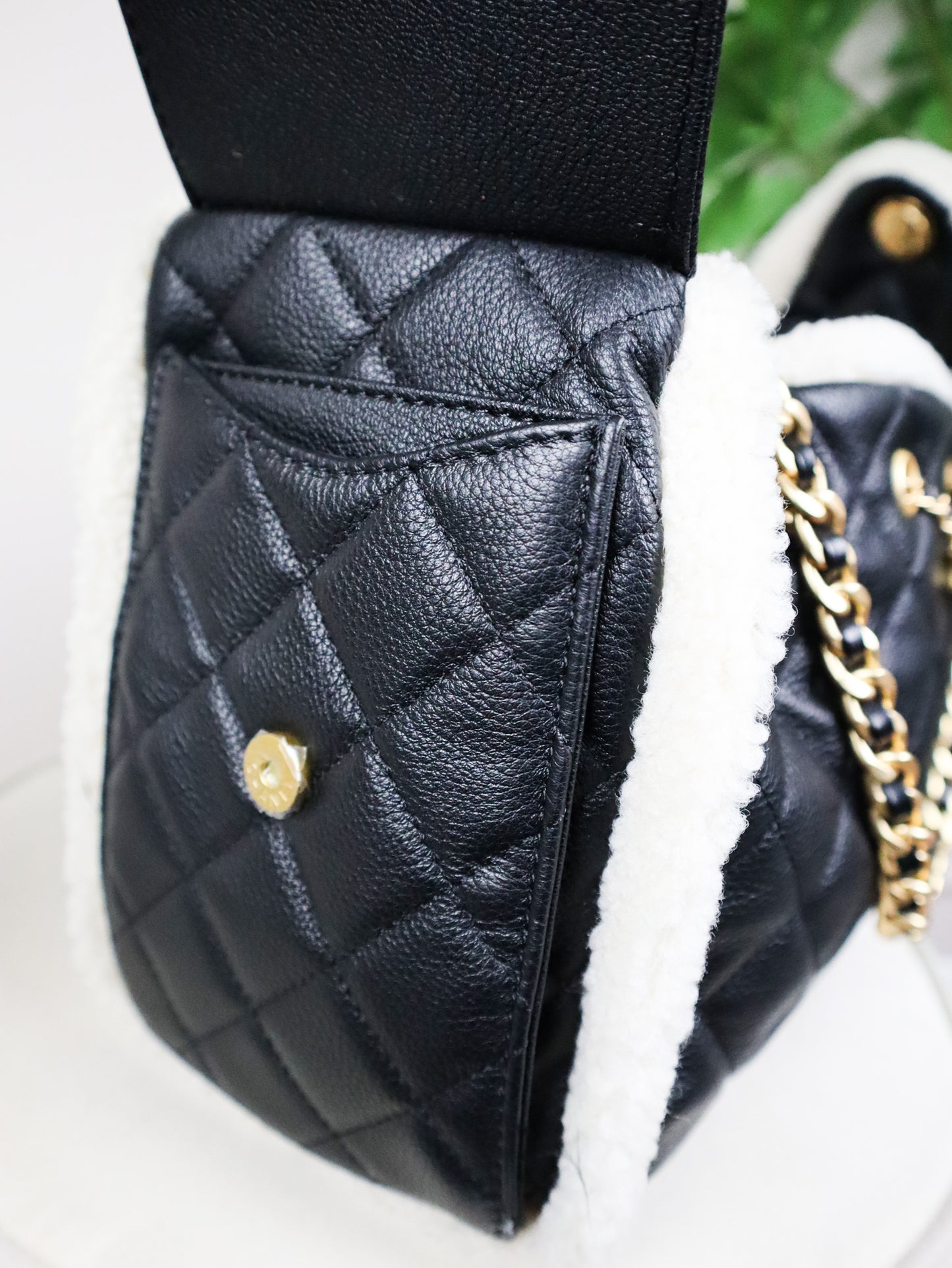 CHANEL Borsa Boy Mouton nera