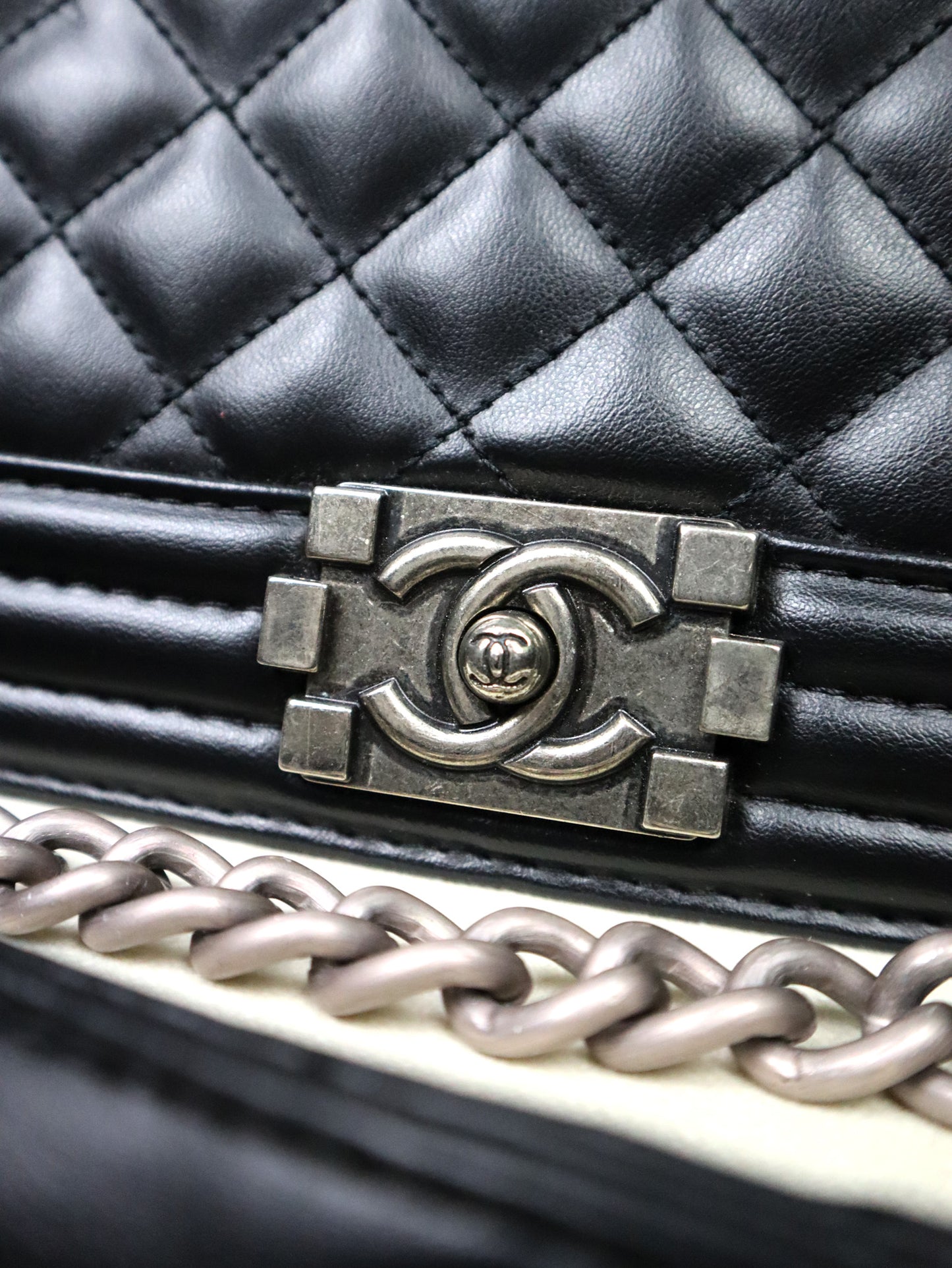 CHANEL Borsa Boy nera