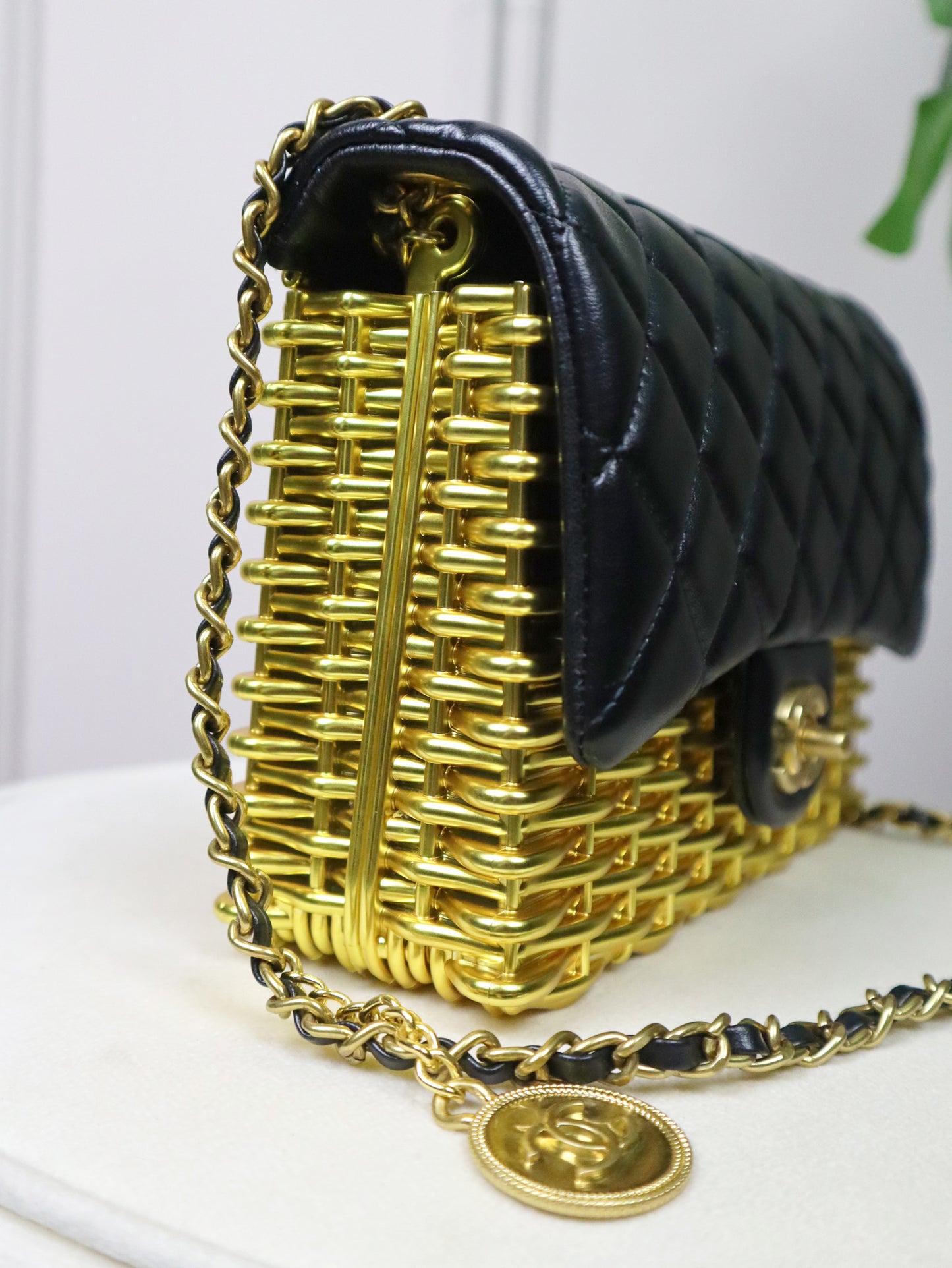CHANEL Borsa CC Filigree Metal Cage Flap