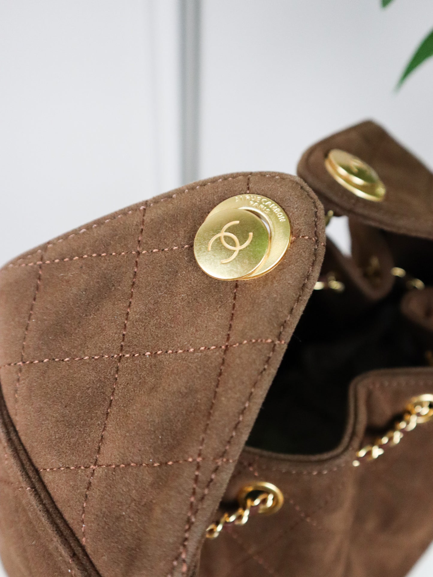 CHANEL Borsa a secchiello marrone