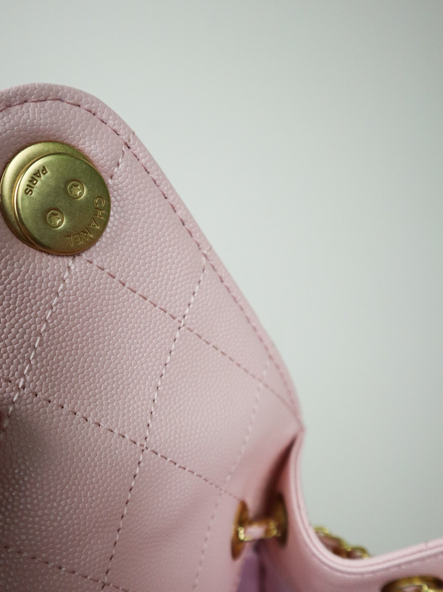 CHANEL Borsa a secchiello rosa