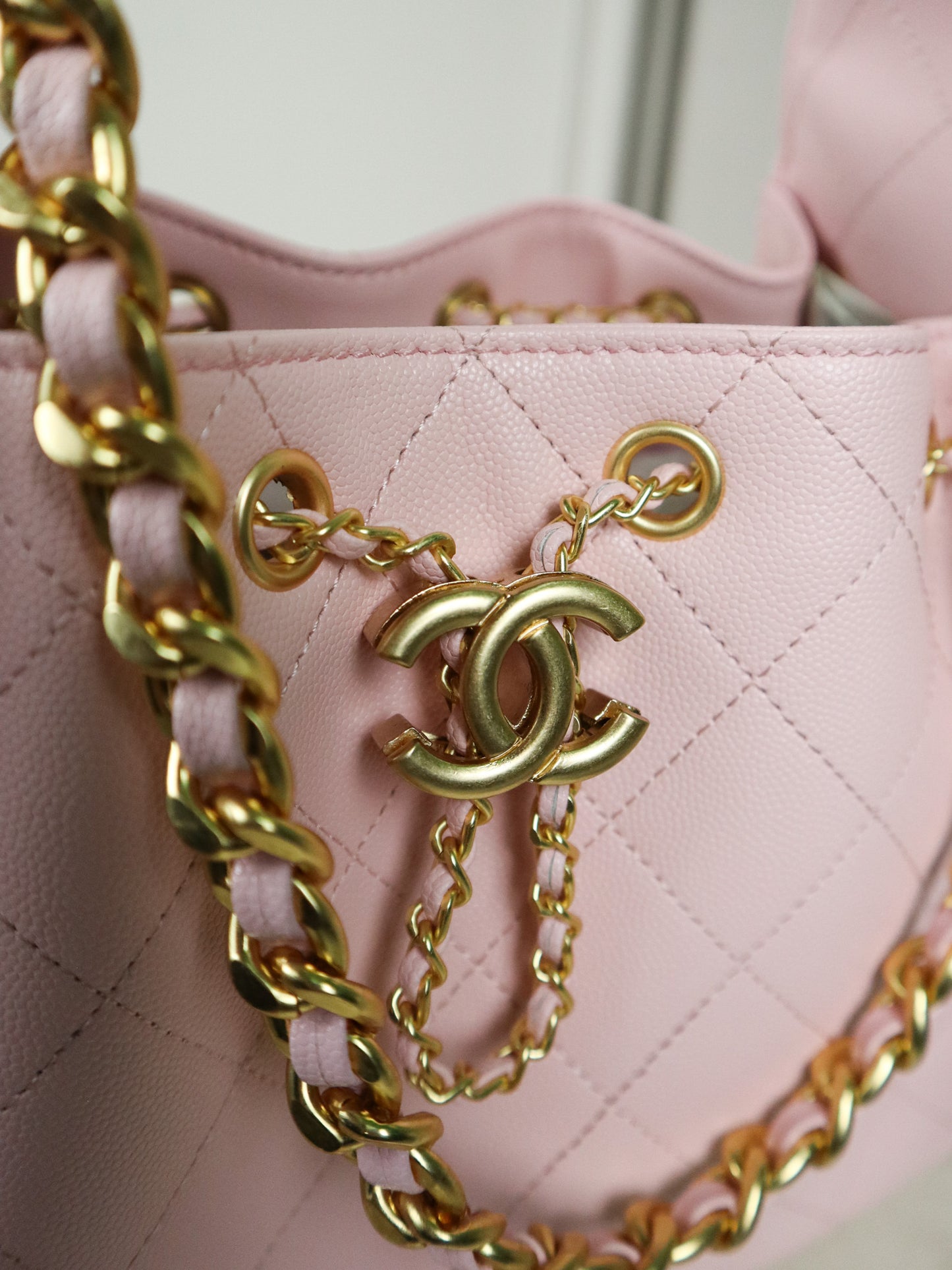 CHANEL Borsa a secchiello rosa