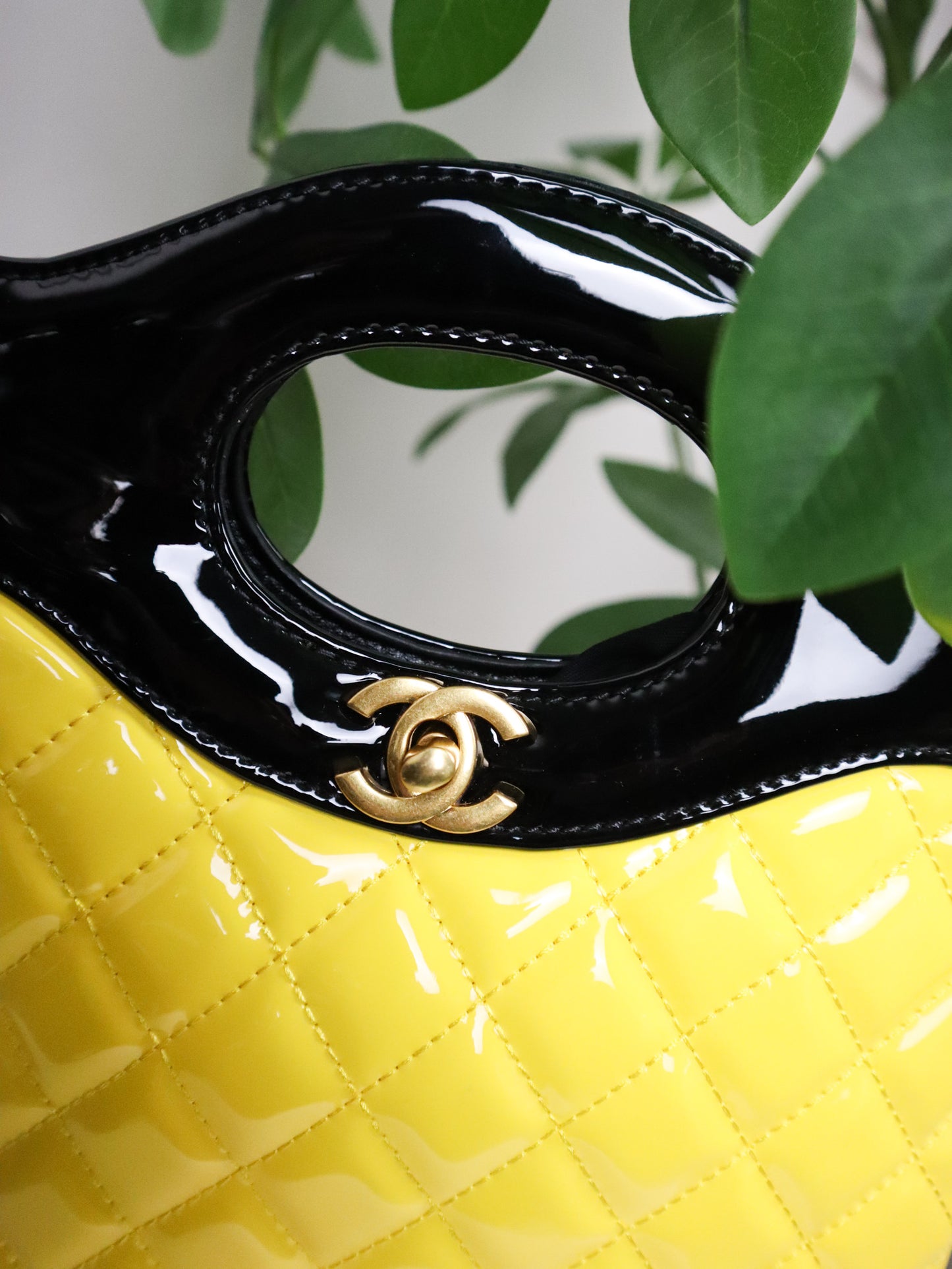 CHANEL Borsa a spalla gialla
