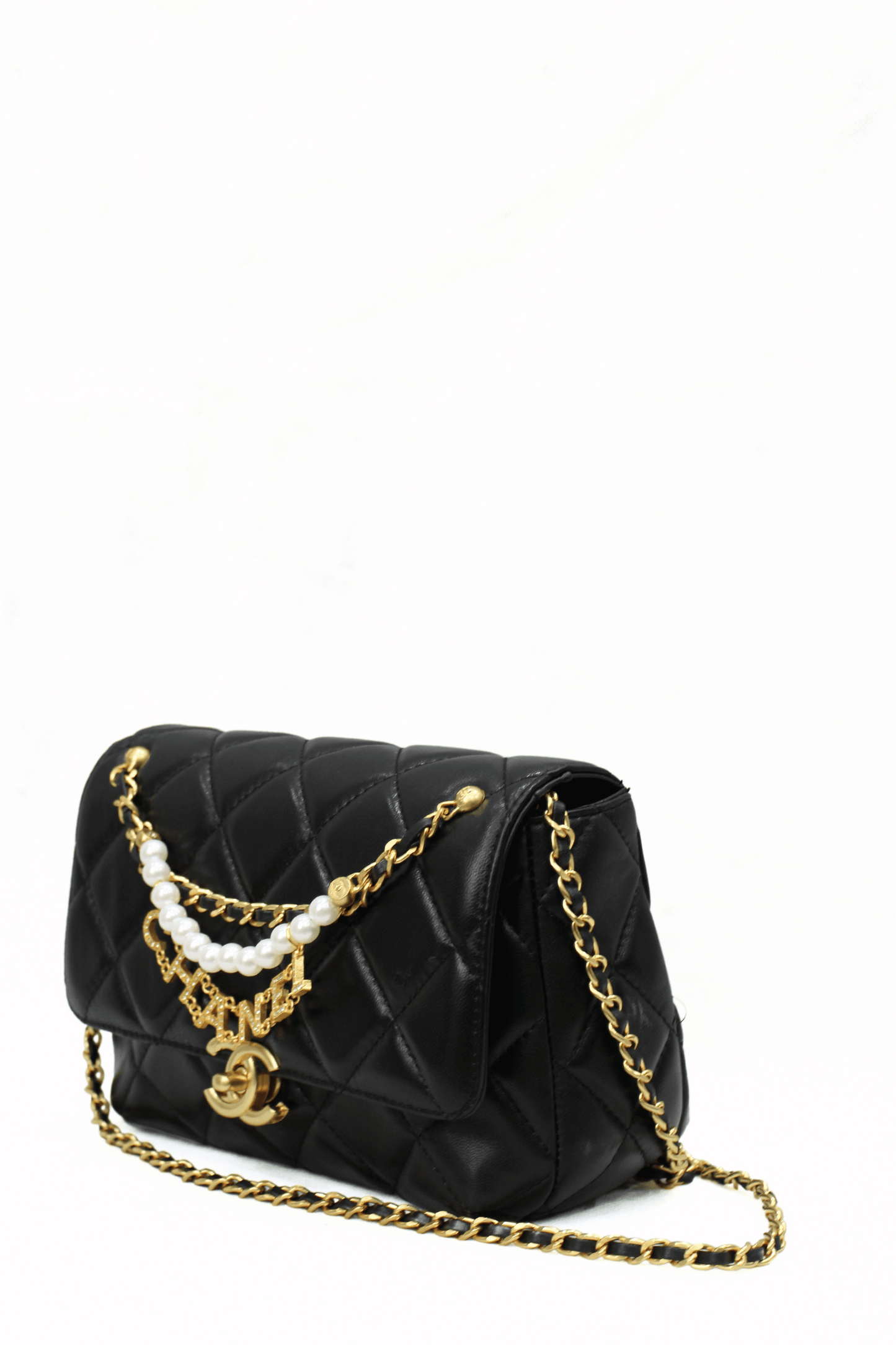 CHANEL Borsa con catena di perle nera