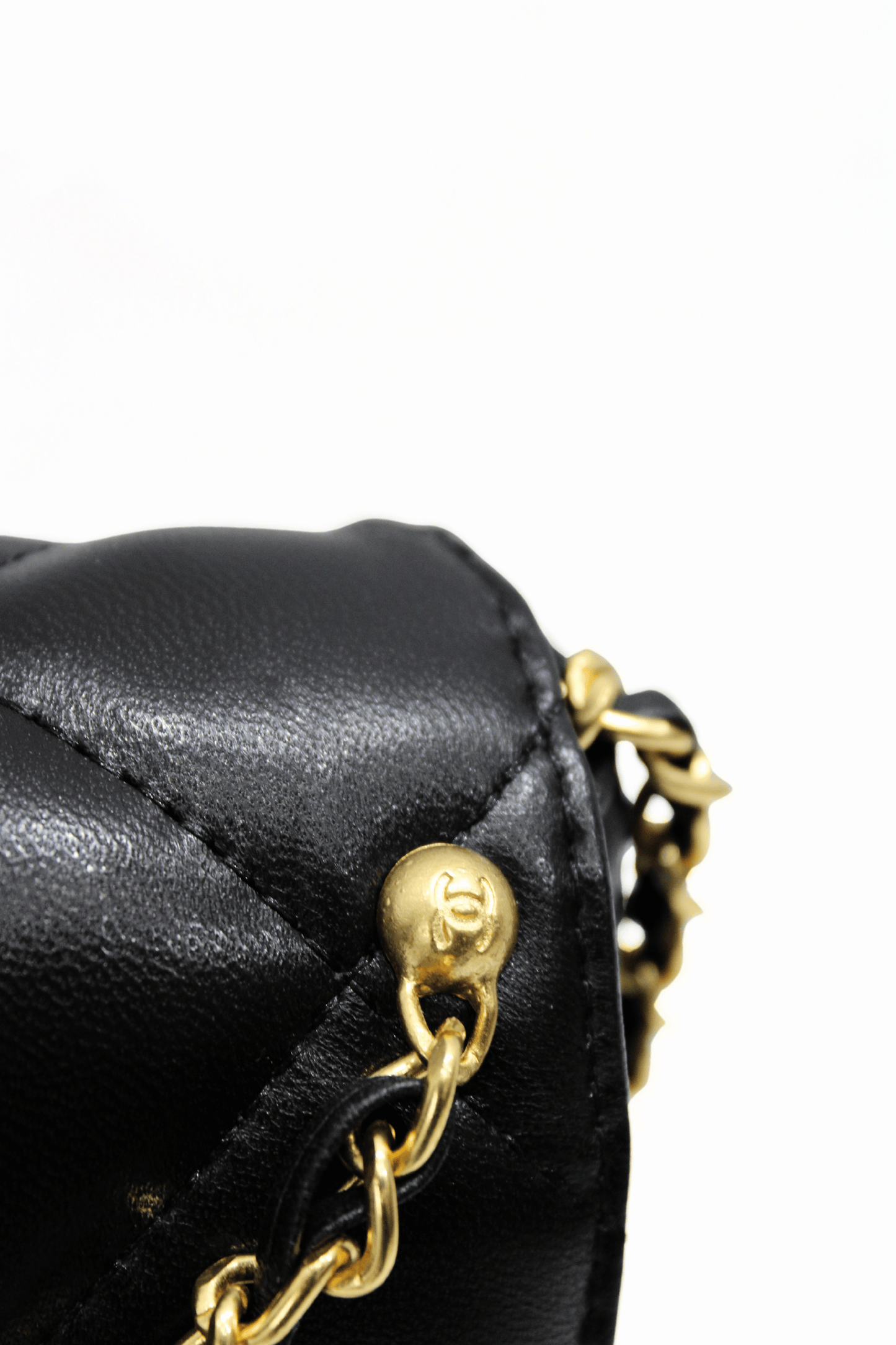 CHANEL Borsa con catena di perle nera