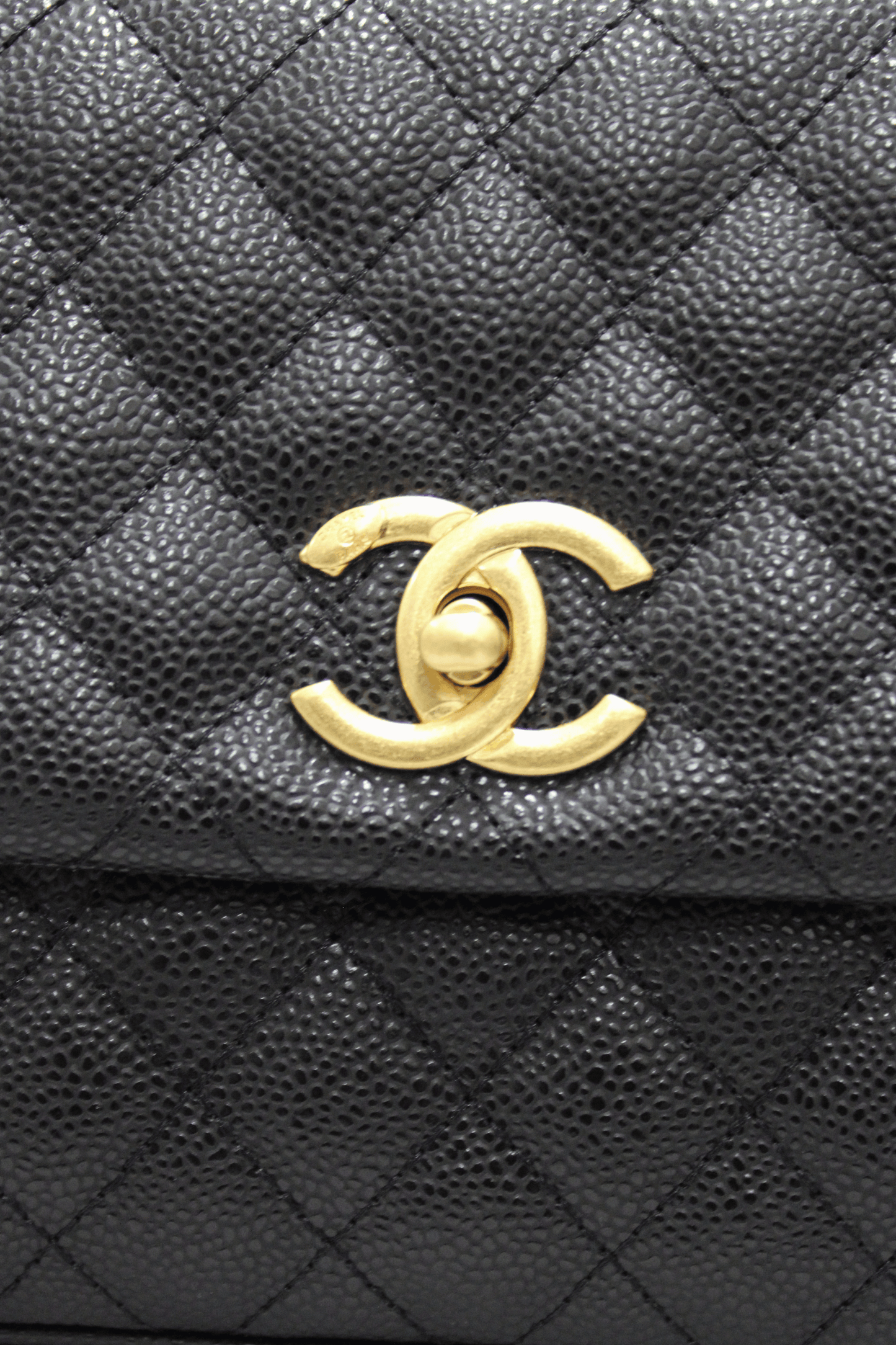 CHANEL Borsa caviar nera