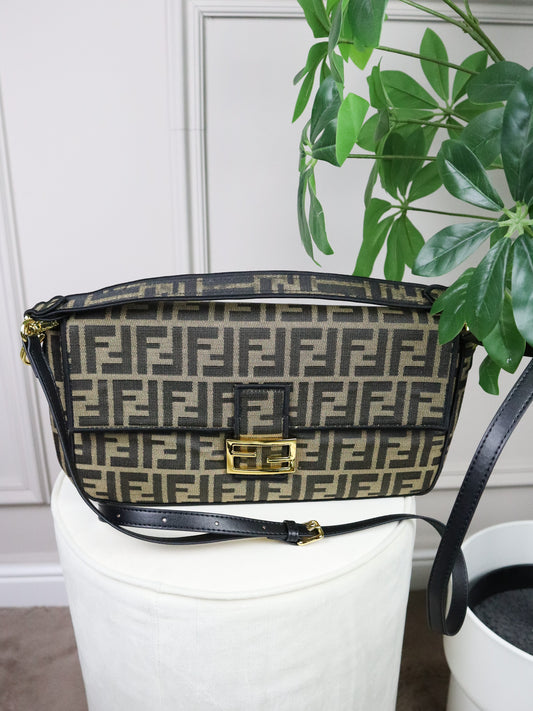 FENDI Baguette Chain grande
