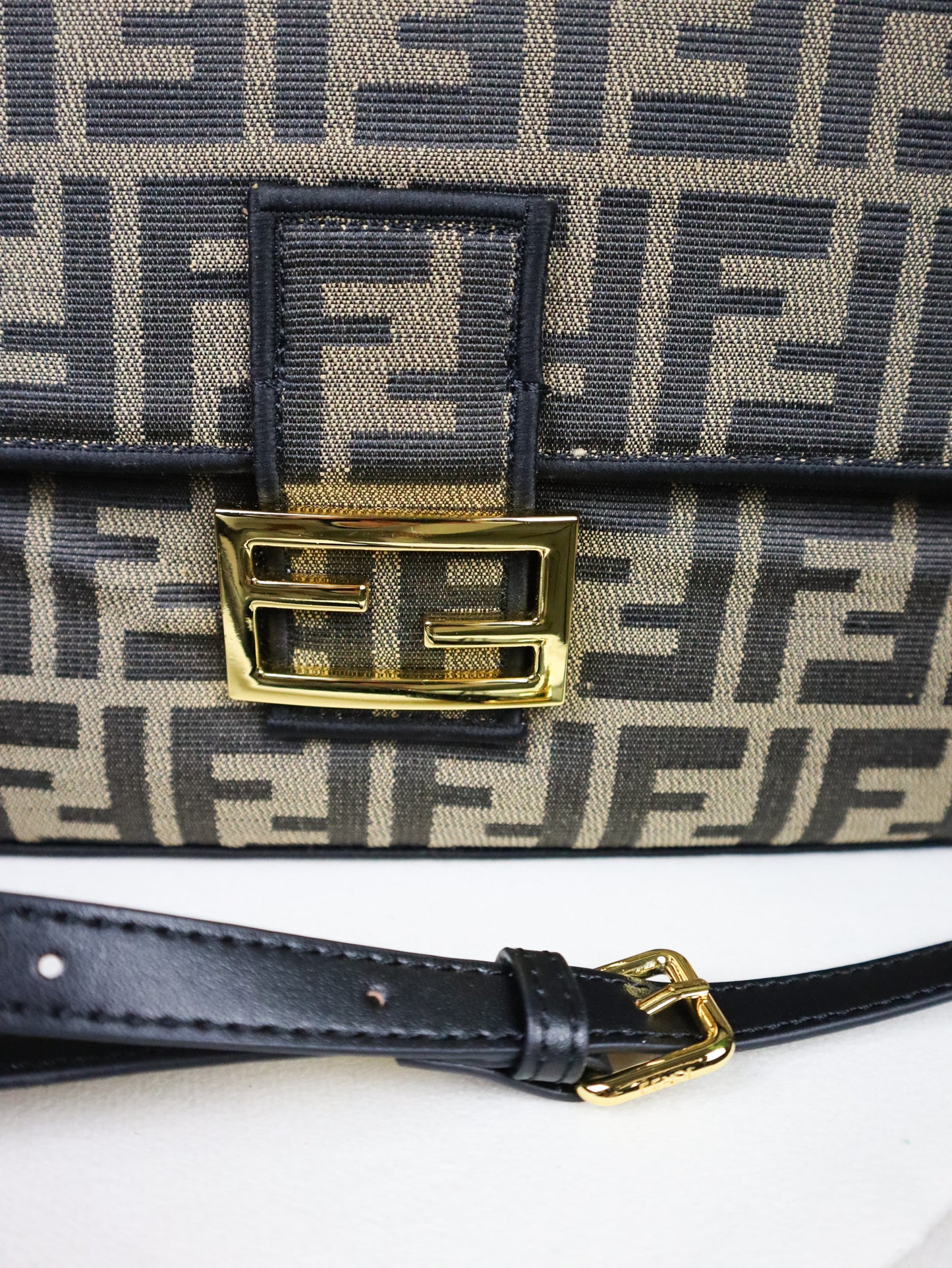 FENDI Borsa Baguette Chain grande