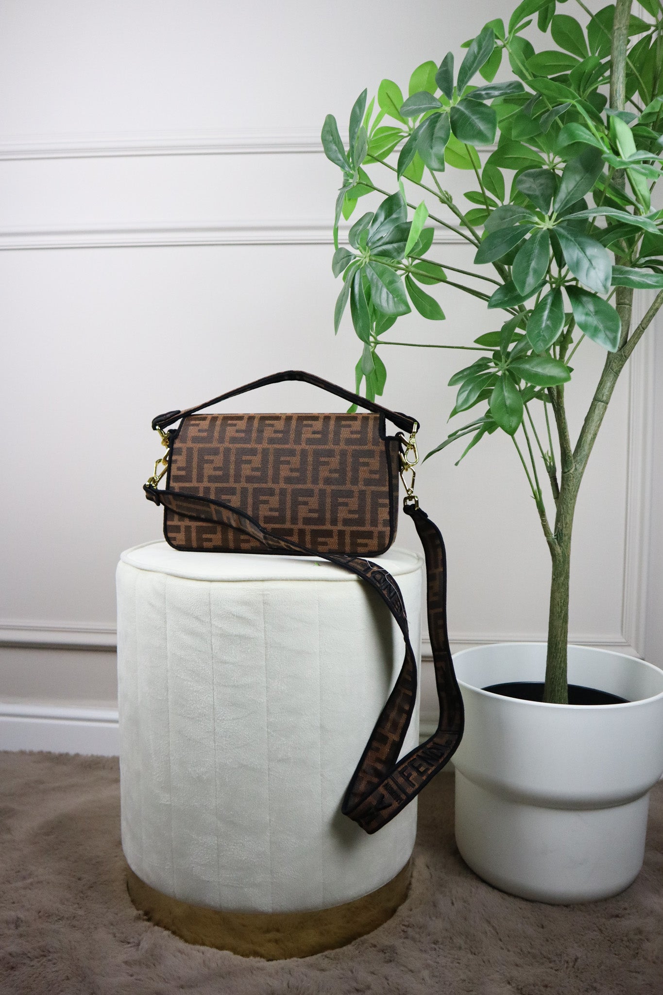 FENDI Borsa Baguette con finiture nere