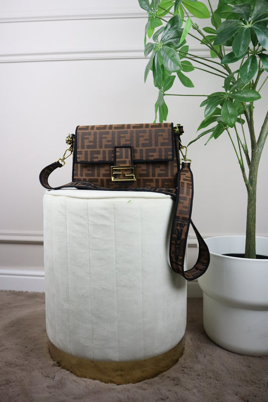 FENDI Borsa Baguette con finiture nere