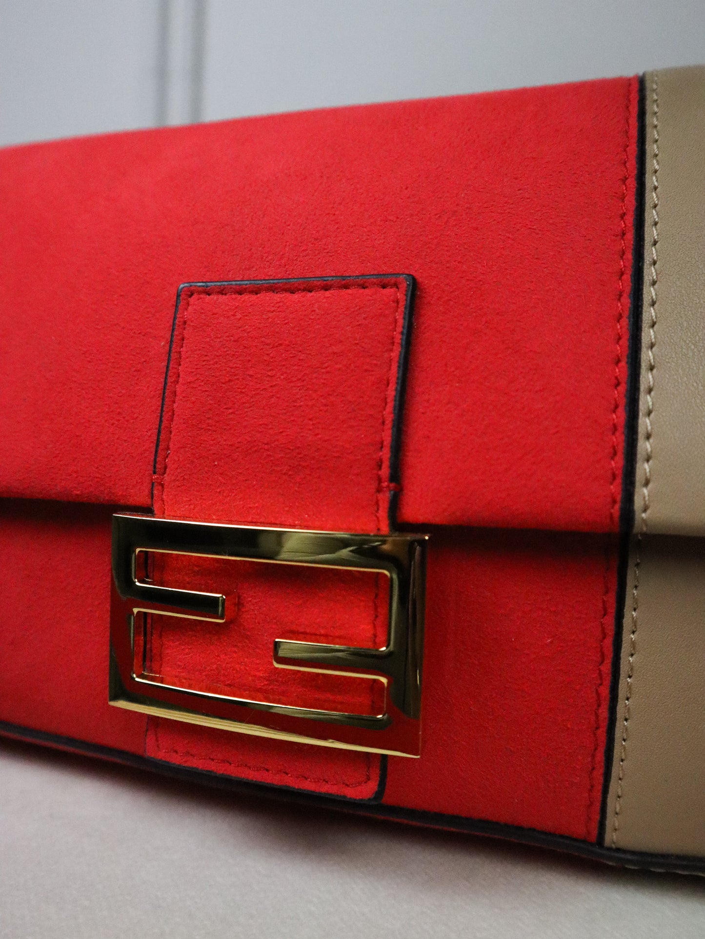 FENDI Borsa Baguette rossa e beige