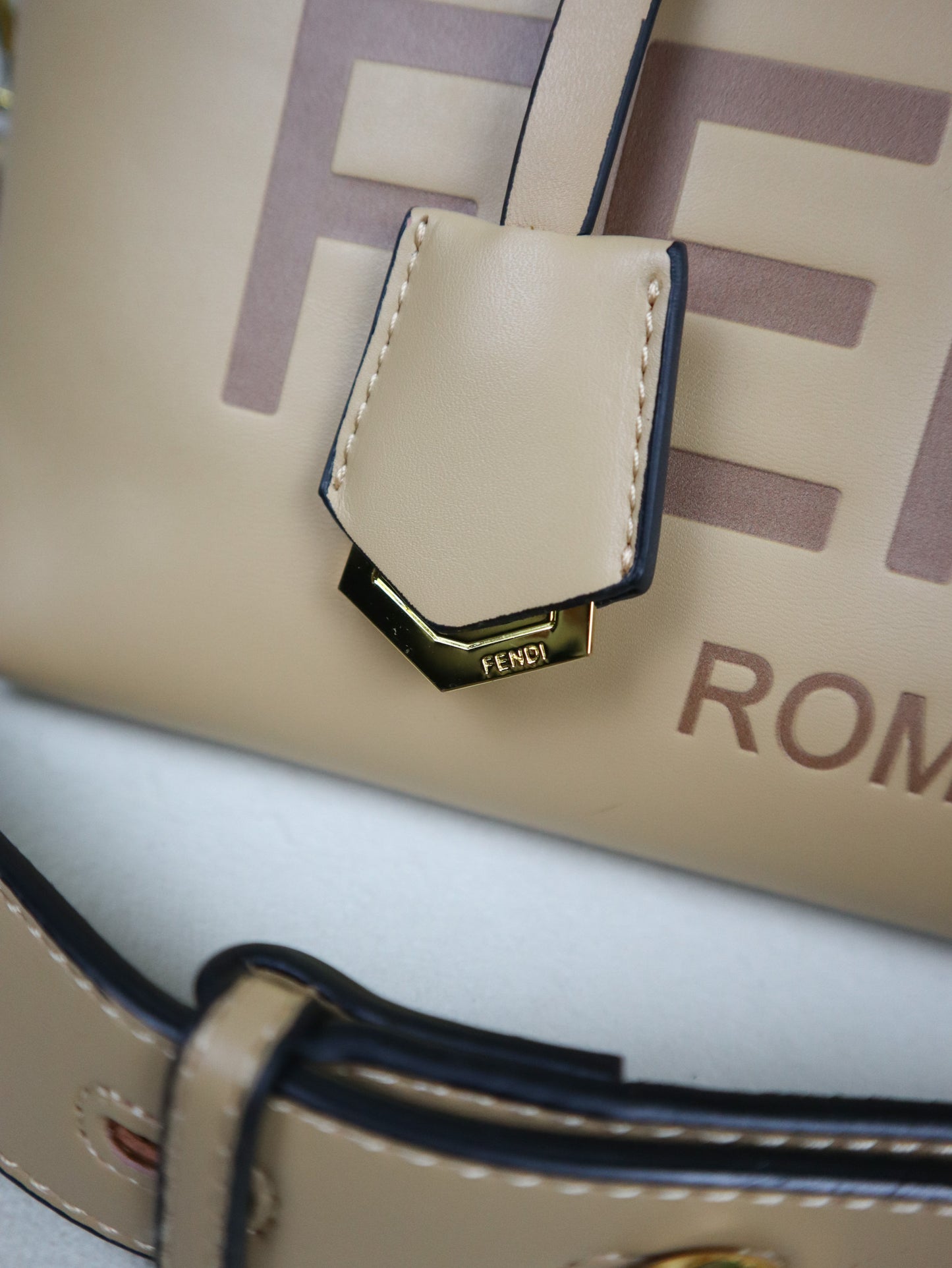 FENDI Borsa Bytheway Boston beige