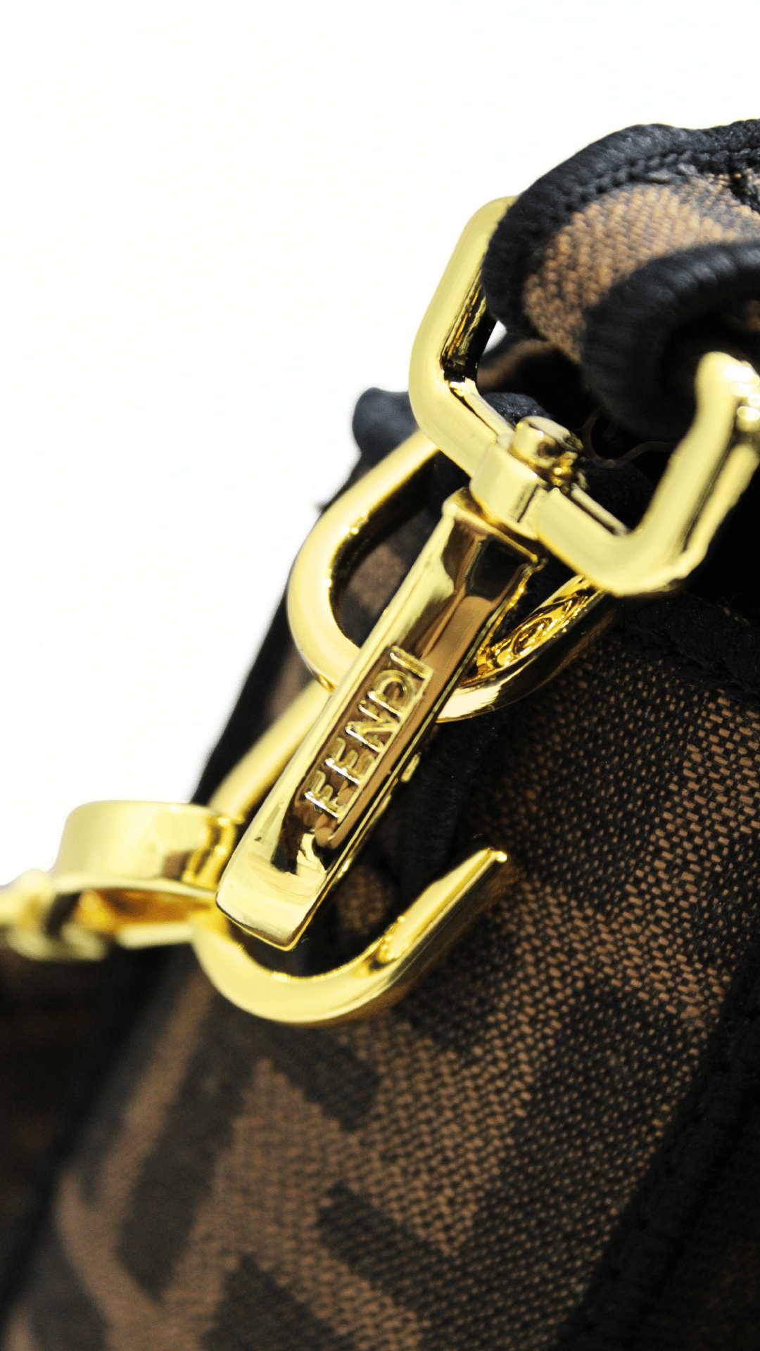 FENDI Borsa grande Baguette con finiture nere