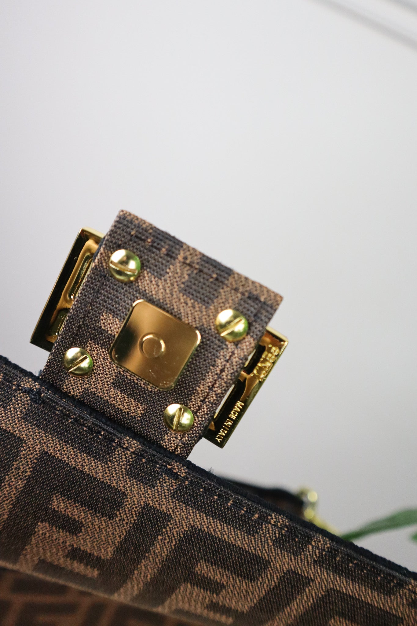 FENDI Borsa grande Baguette con finiture nere