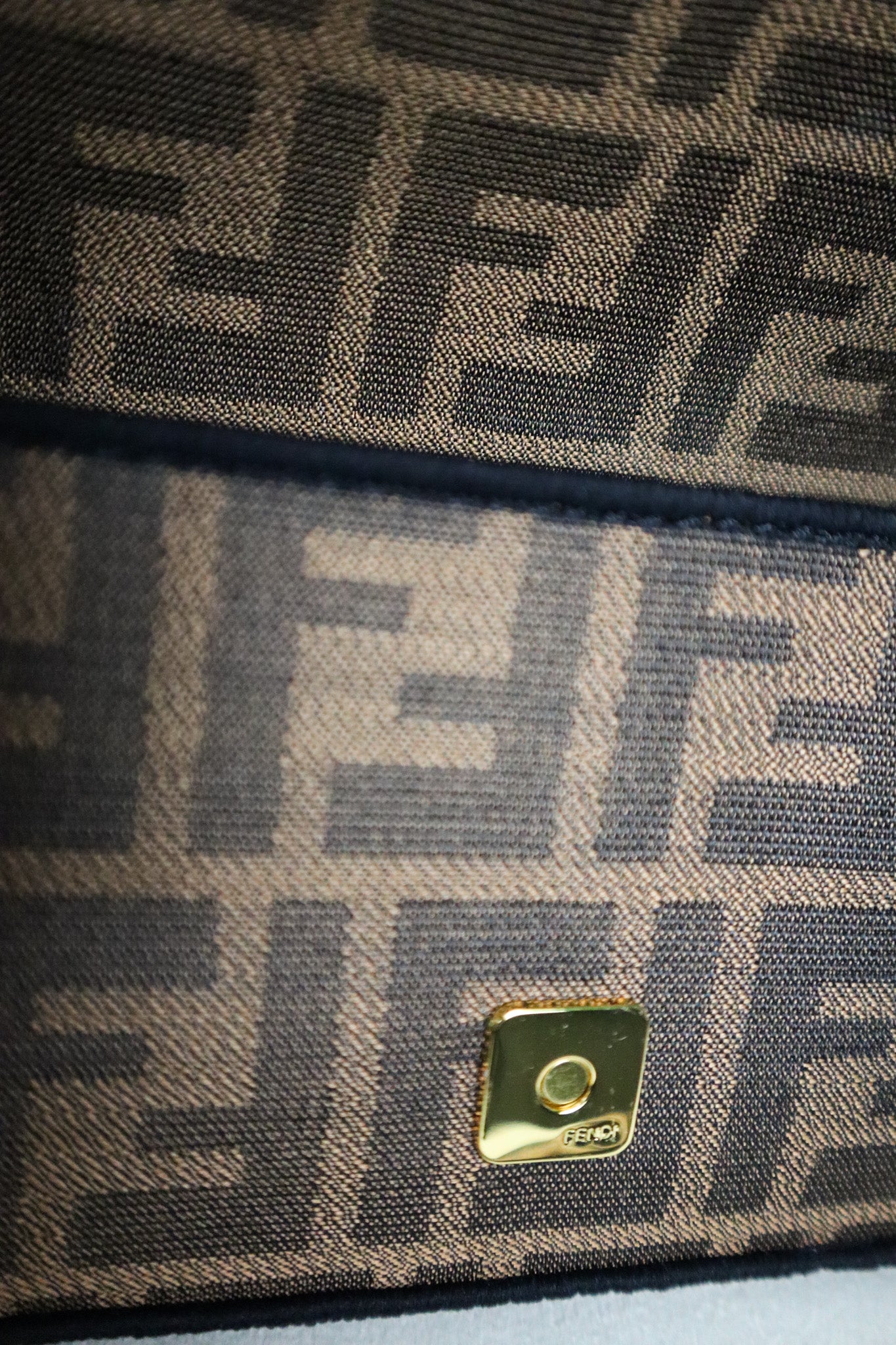 FENDI Borsa piccola Baguette con finiture nere