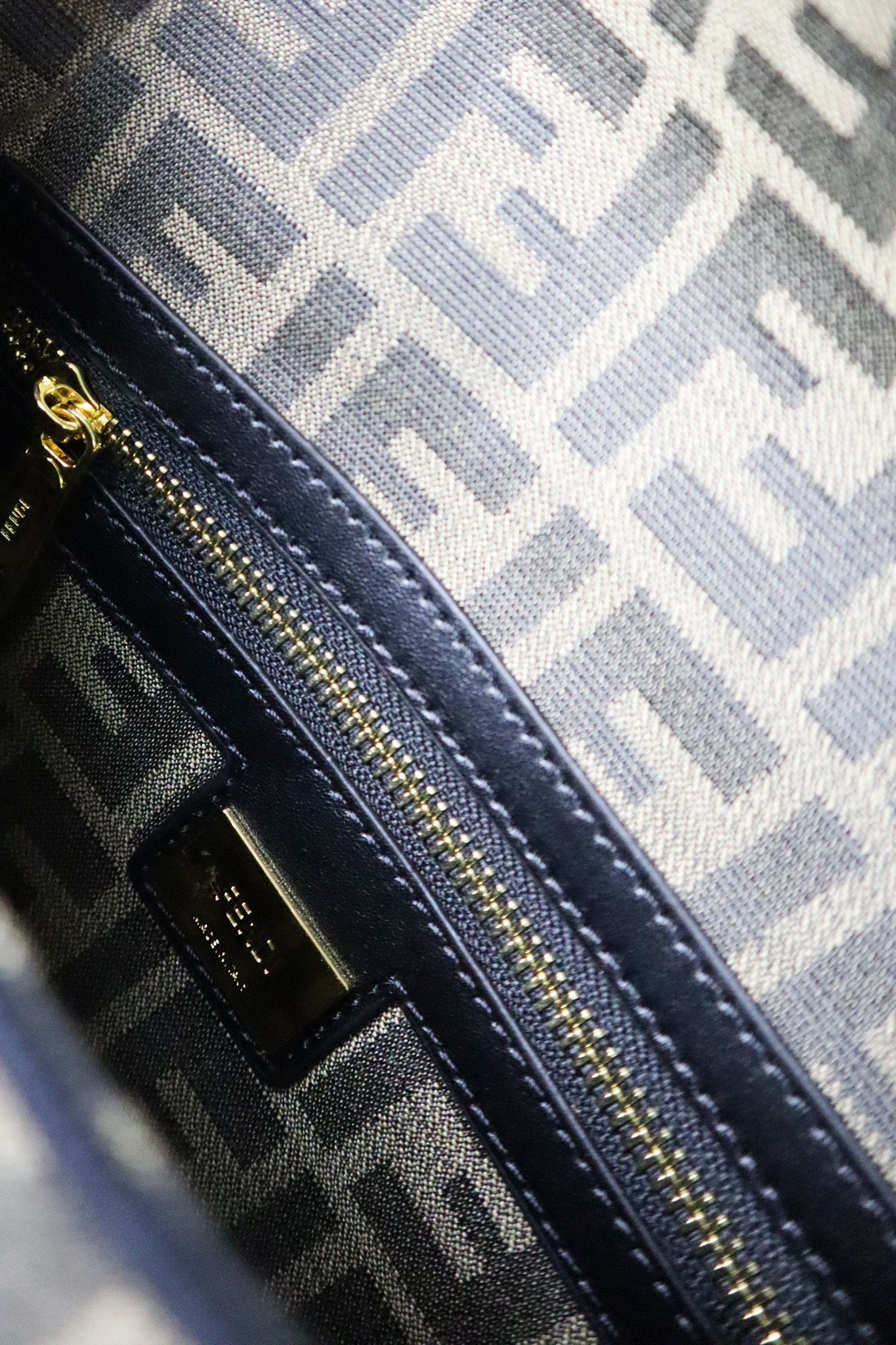 FENDI Baguette Chain Midi