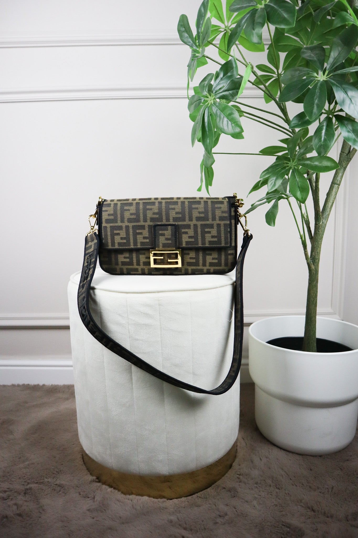 FENDI Baguette Chain Midi